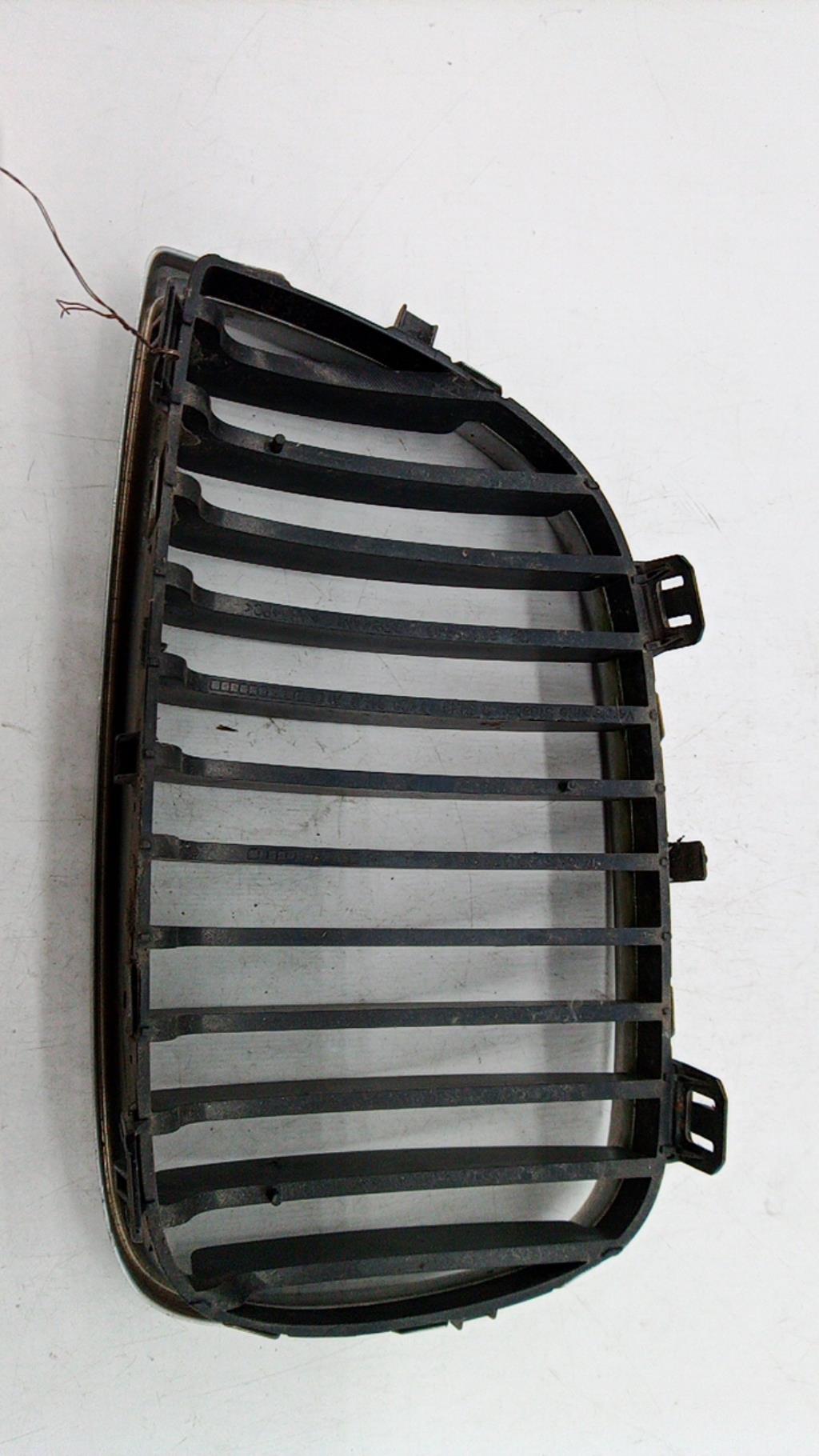 Calandre droite BMW SERIE 1 E87 PHASE 1 Diesel - 1