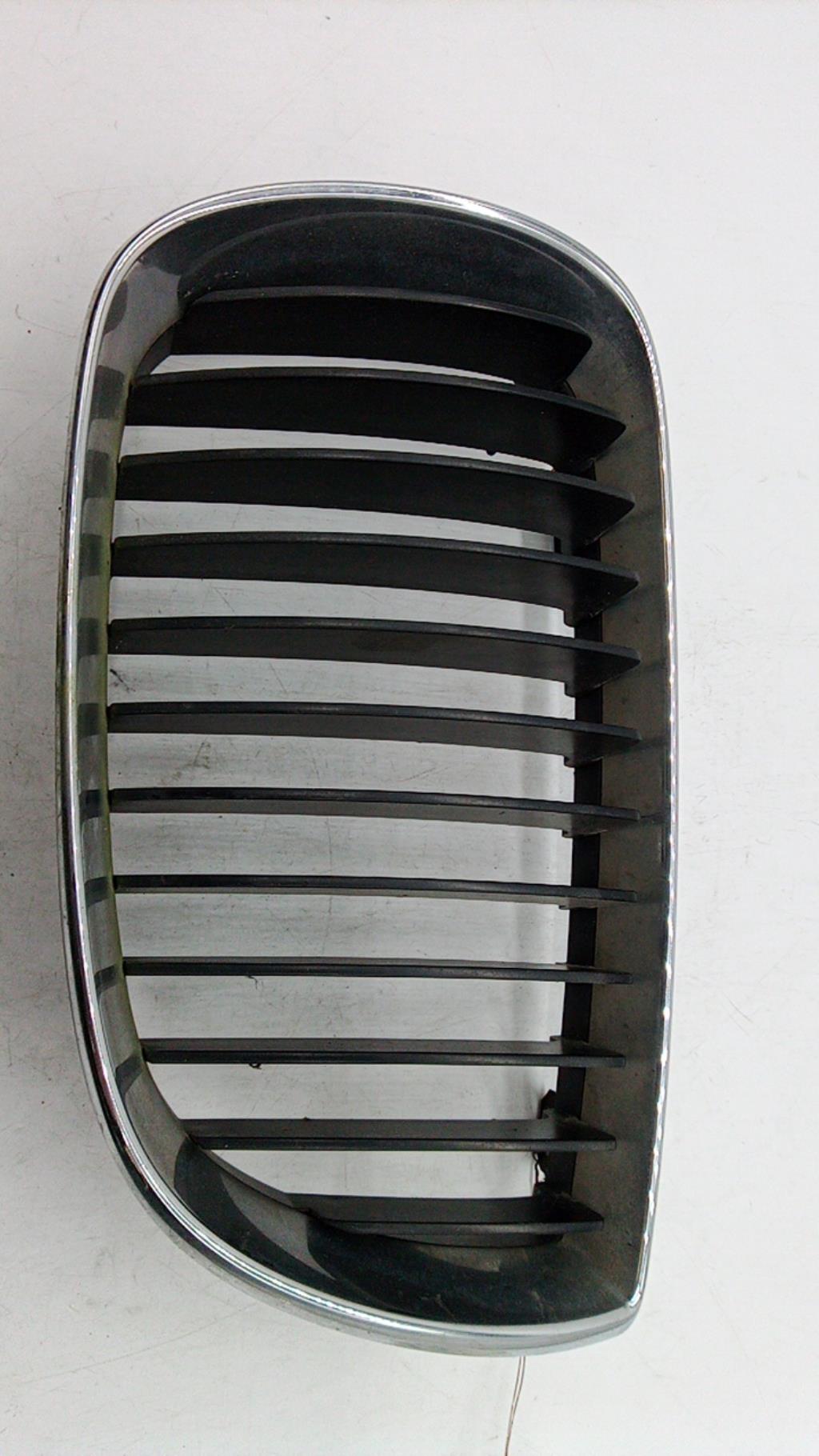 Calandre gauche BMW SERIE 1 E87 PHASE 1 Diesel - 1