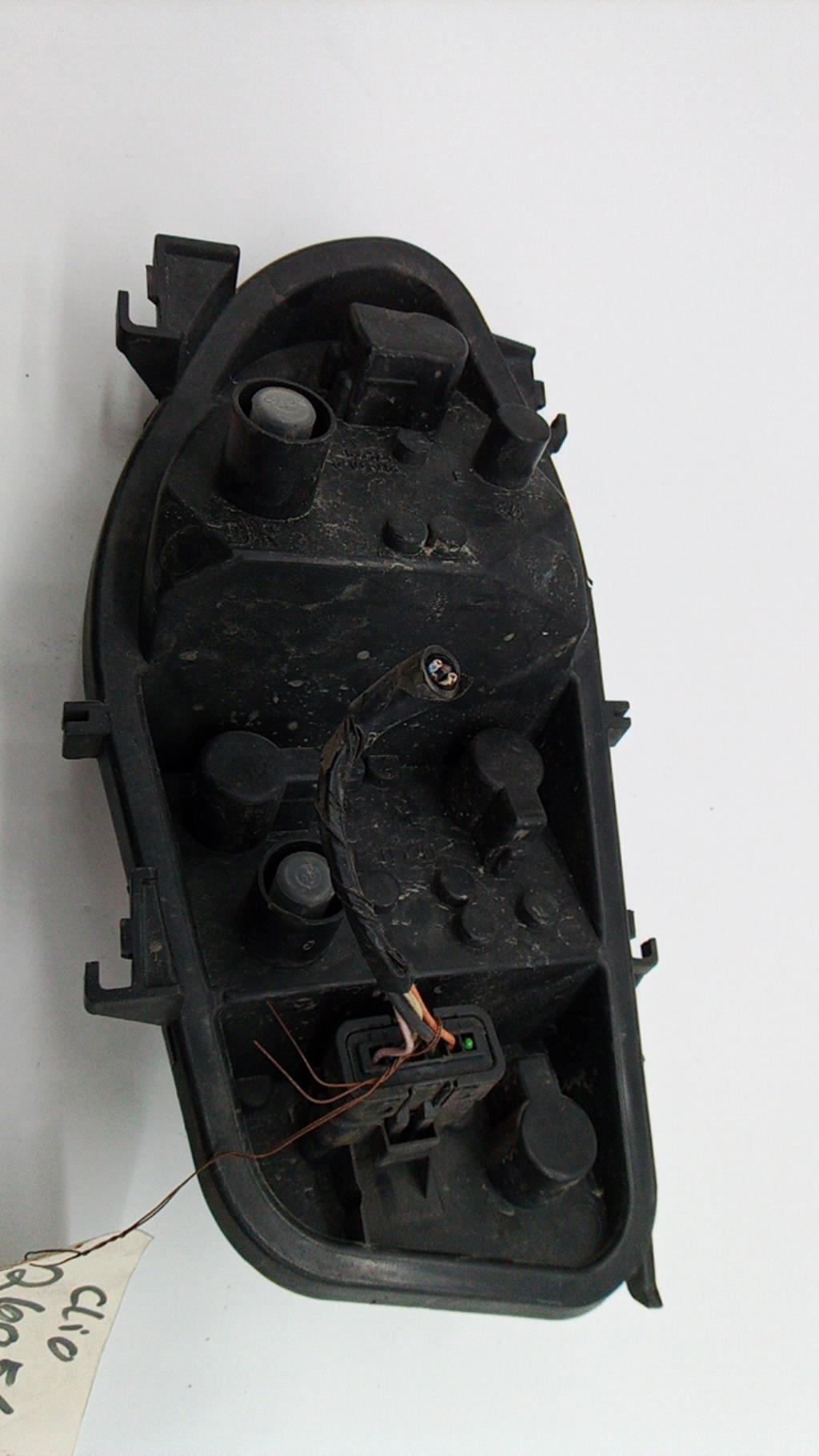 Base portalampade fanale posteriore destro RENAULT CLIO 3 PHASE 1 Diésel - 1