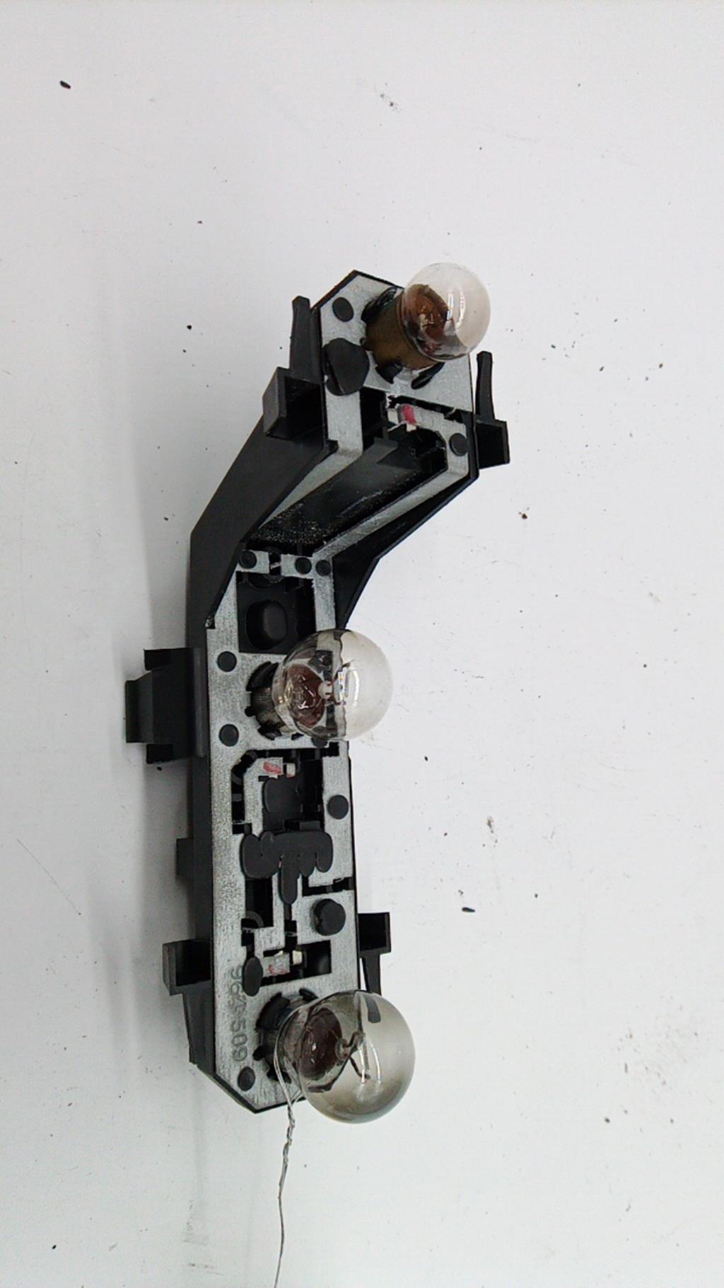 Base portalampade fanale posteriore destro SEAT ALHAMBRA 1 PHASE 2 Diésel - 1