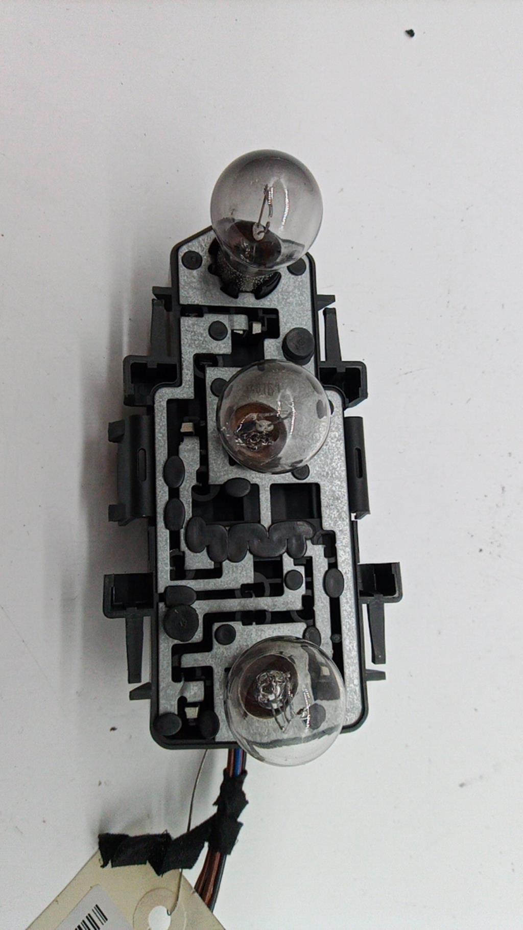 Base portalampade fanale posteriore sinistro AUDI A6 2 PHASE 1 Diésel - 1