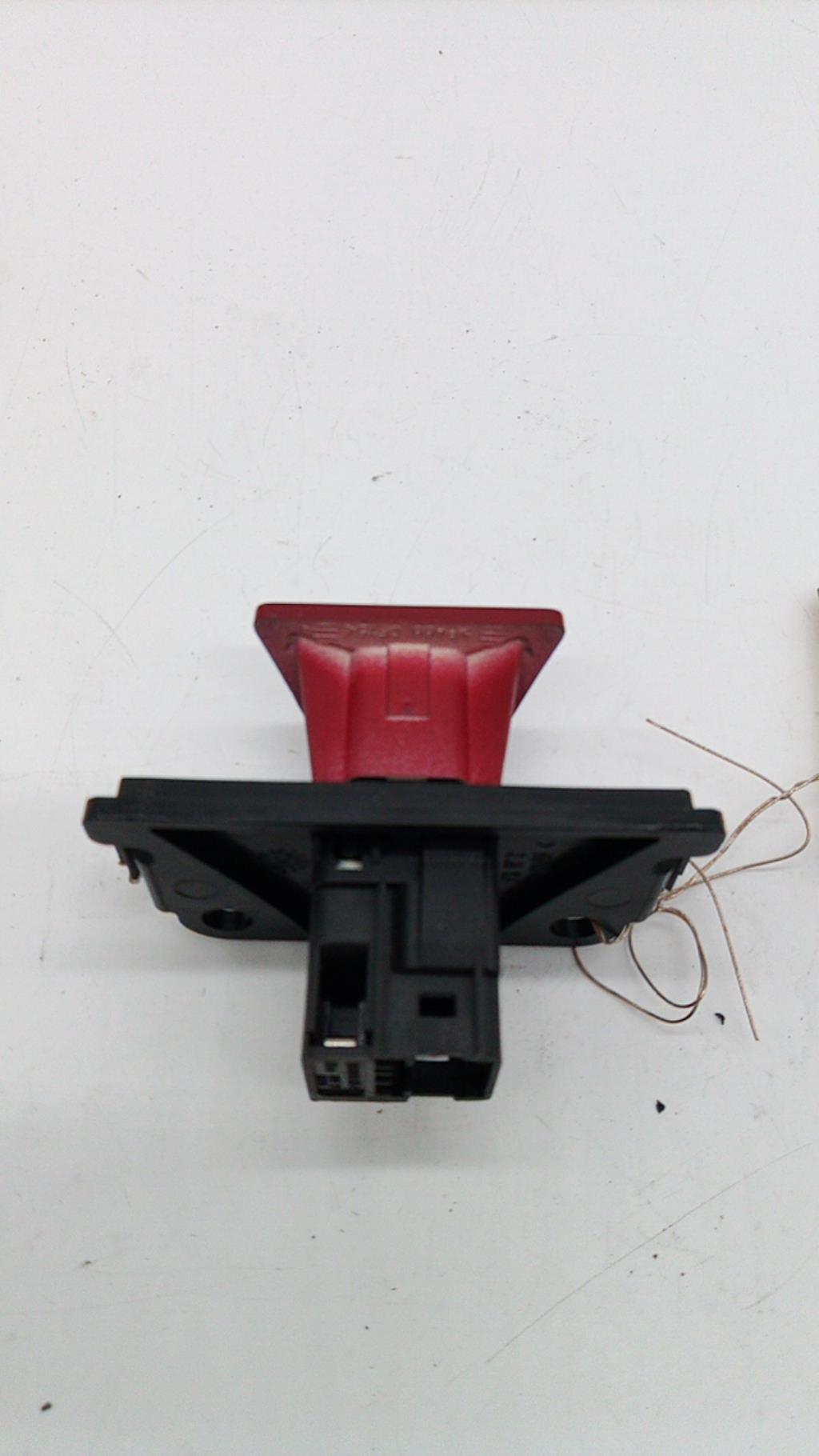 Bouton de warning PEUGEOT 307 PHASE 2  - 1