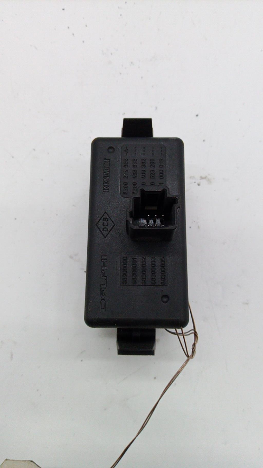 Bouton de warning RENAULT MEGANE 3 PHASE 1 COUPE Diesel - 1
