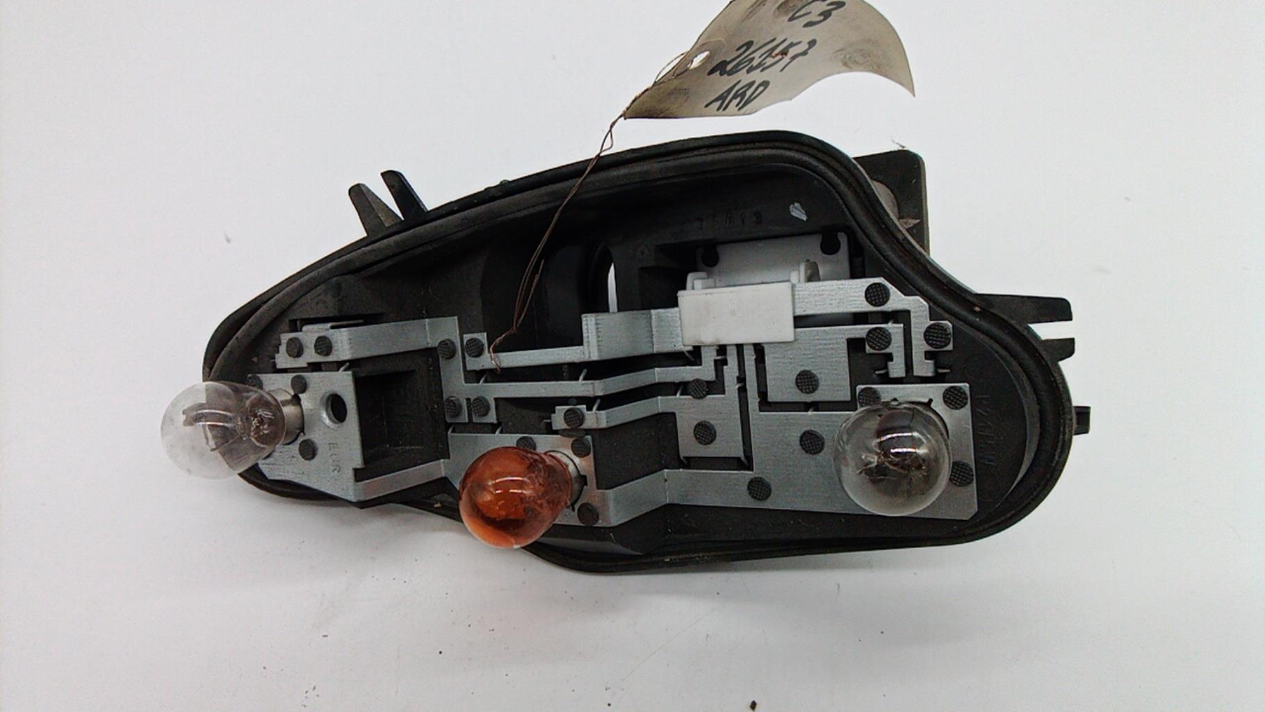 Base portalampade fanale posteriore destro CITROEN C3 2 PHASE 2 Diésel - 1