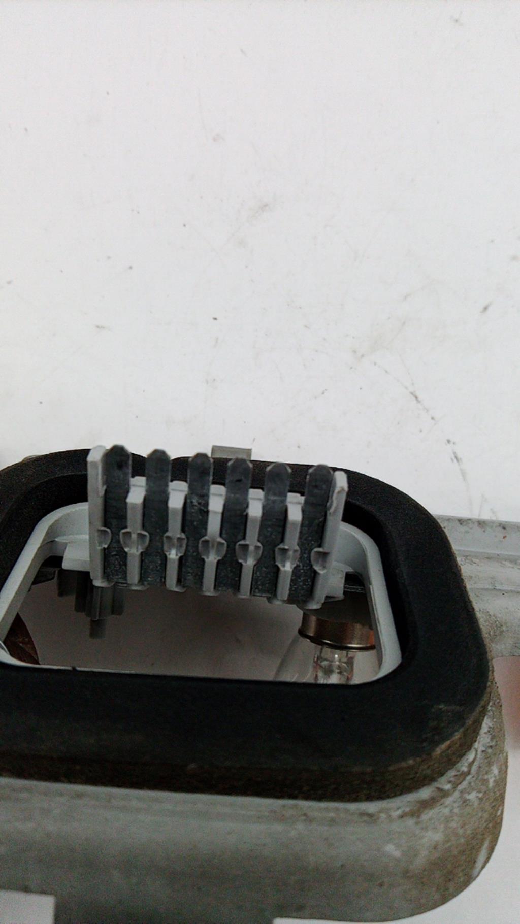 Base portalampade fanale posteriore destro OPEL ZAFIRA A PHASE 2 Diésel - 1