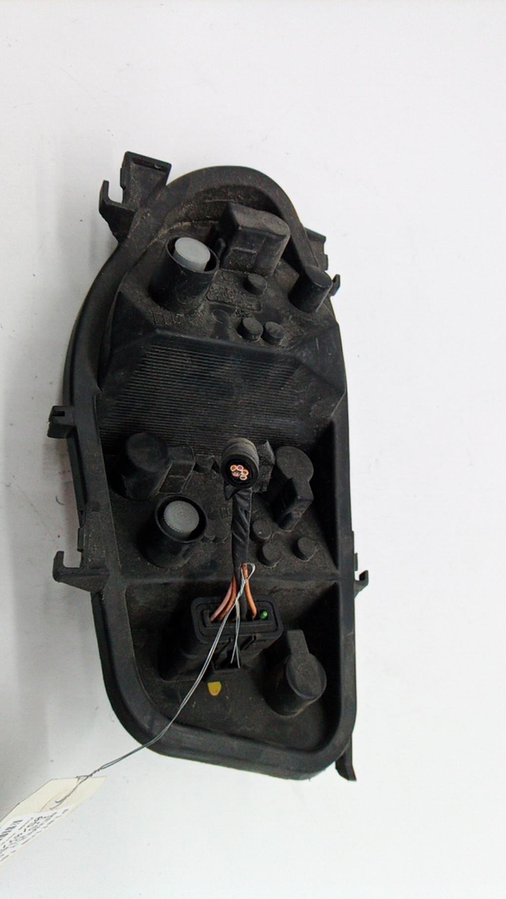 Base portalampade fanale posteriore destro RENAULT CLIO 3 PHASE 1 Diésel - 1