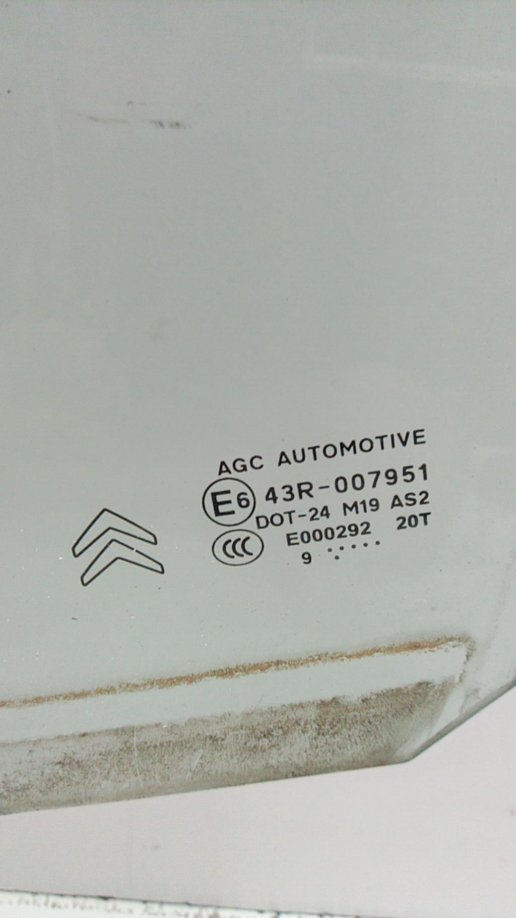 Vitre avant gauche CITROEN C3 2 PHASE 1 Diesel - 1