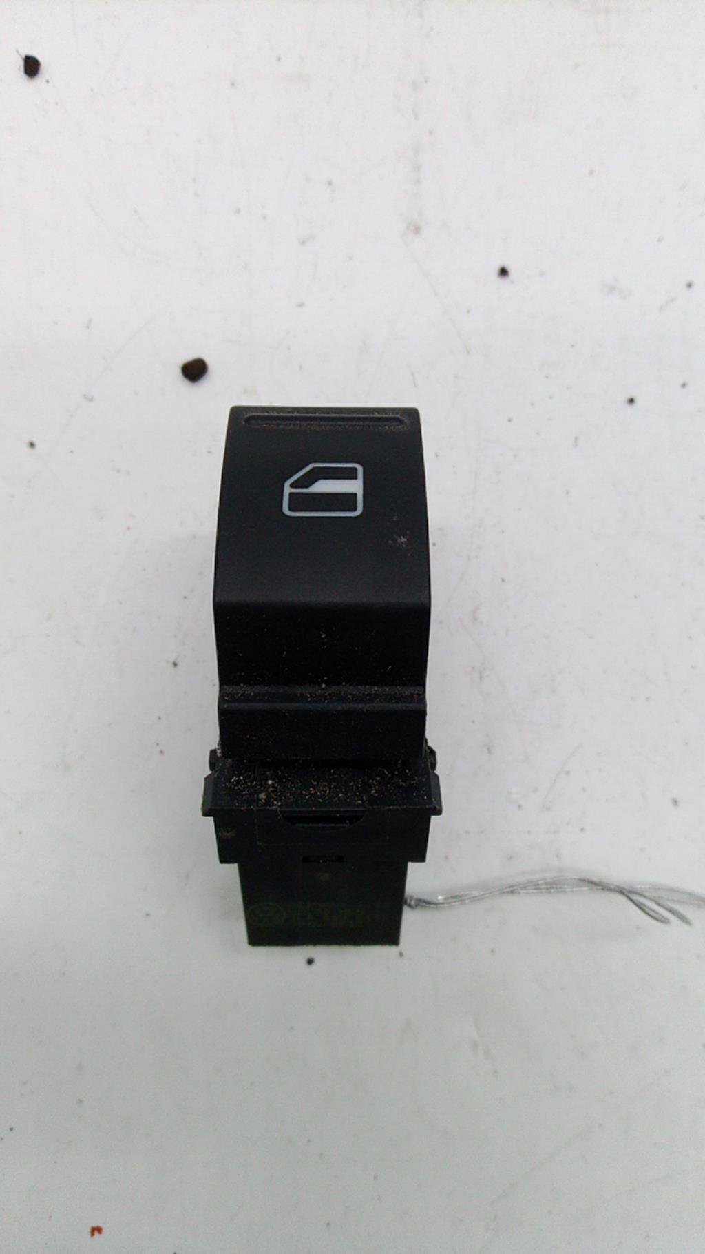 Interruttore lavacristalli posteriore destro VOLKSWAGEN PASSAT 5 BREAK Diésel - 1