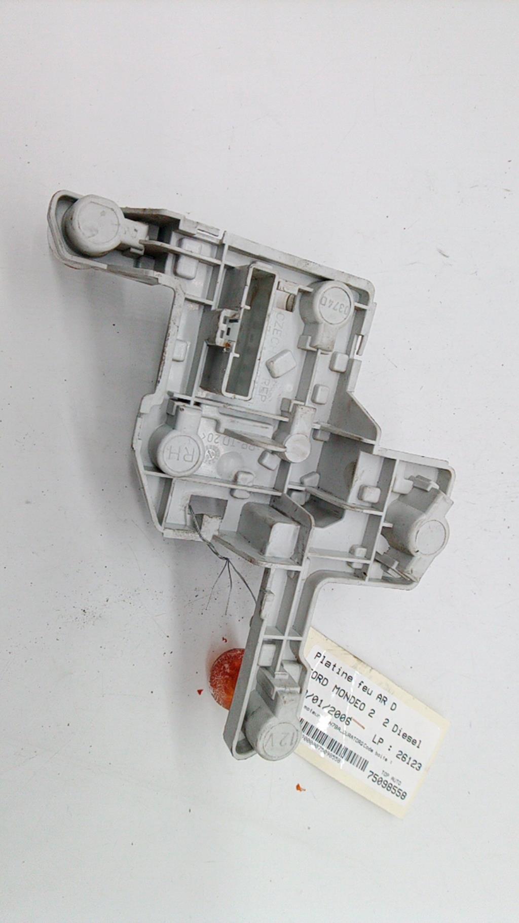 Base portalampade fanale posteriore destro FORD MONDEO 2 Diésel - 1