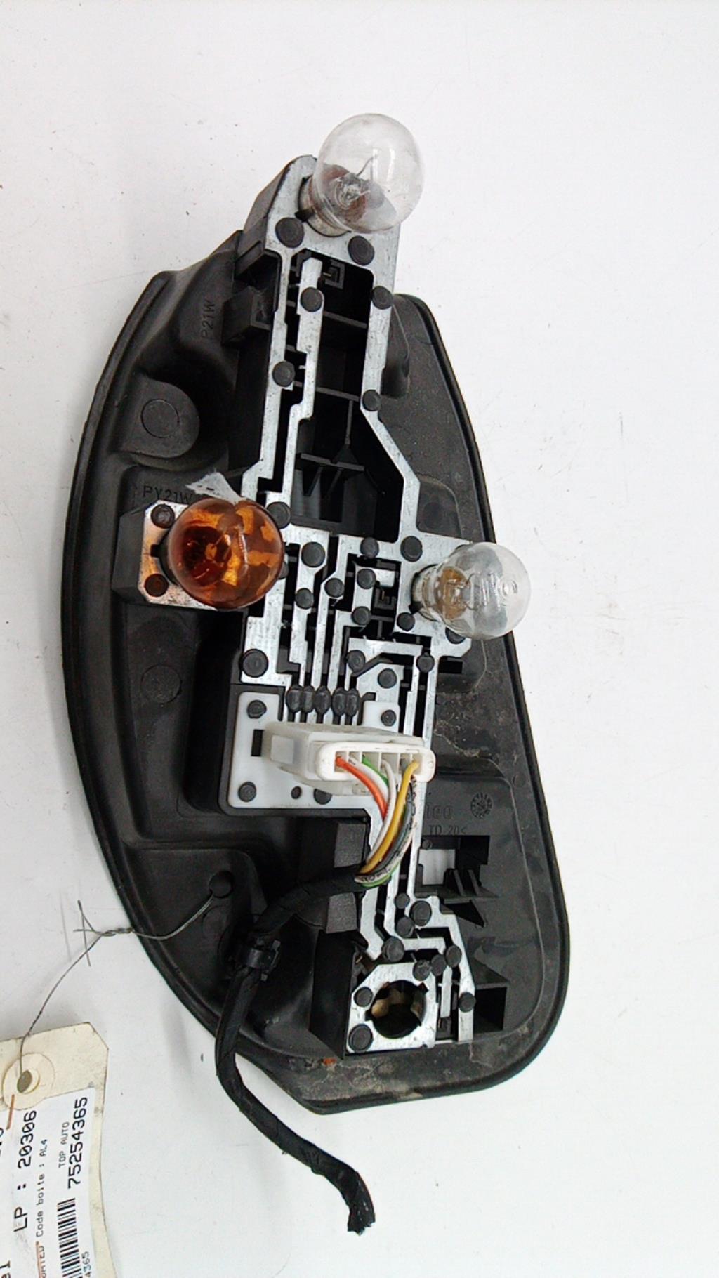 Base portalampade fanale posteriore sinistro CITROEN C5 1 PHASE 1 Diésel - 1