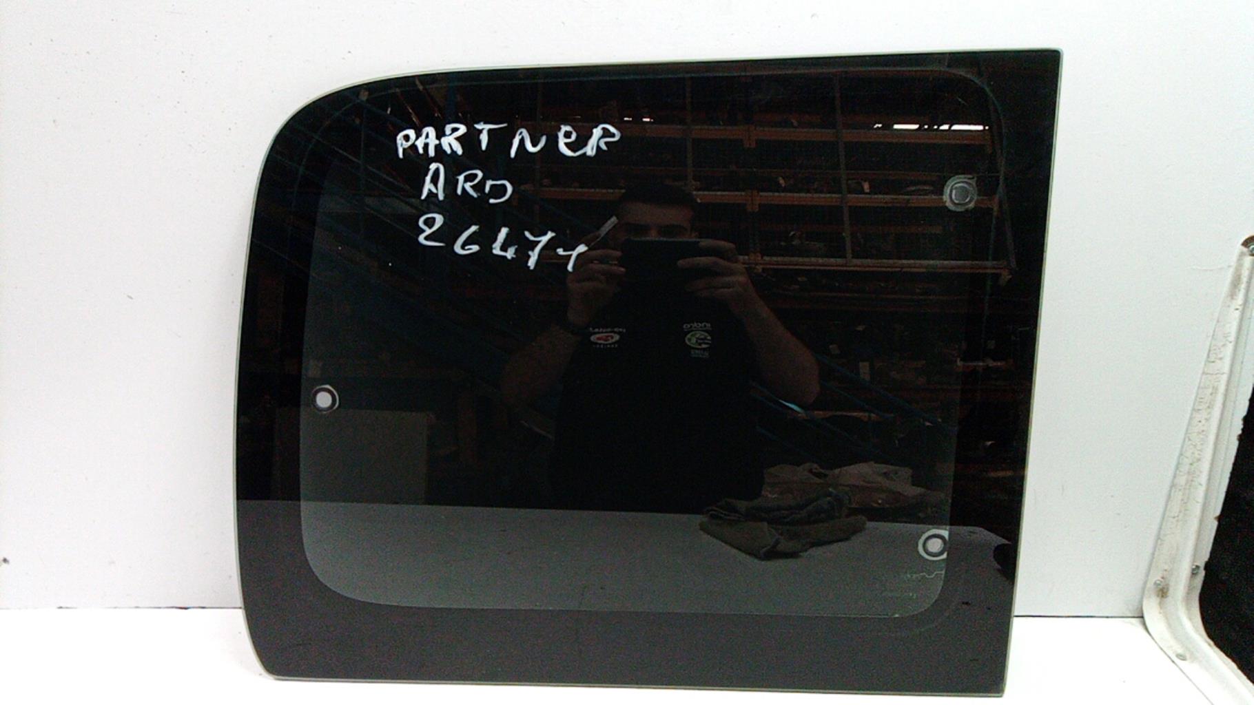 Ventanilla triangular trasera derecha PEUGEOT PARTNER 1 PHASE 2 Gasolina - 1