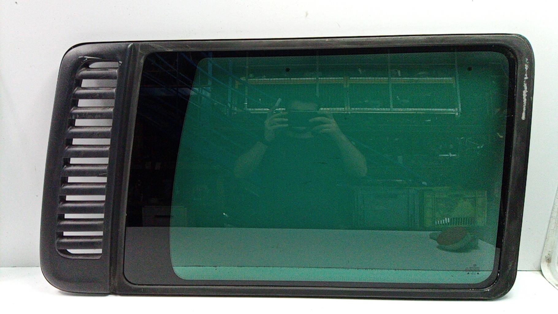 Ventanilla triangular trasera derecha VOLKSWAGEN TRANSPORTER 4 PHASE 2 Gasolina - 1