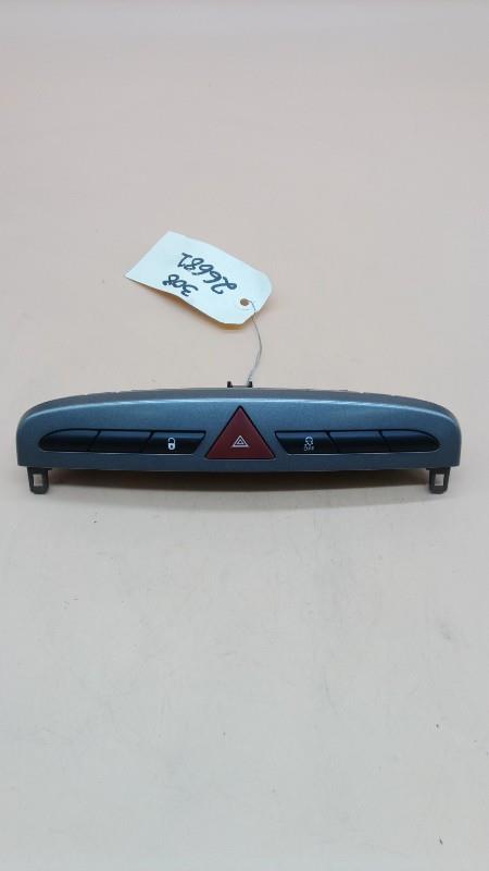 Interruttore luci emergenza PEUGEOT 308 1 SW PHASE 2 BREAK Diésel - 1
