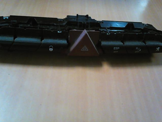 Bouton de warning PEUGEOT RCZ PHASE 2 COUPE Diesel - 1
