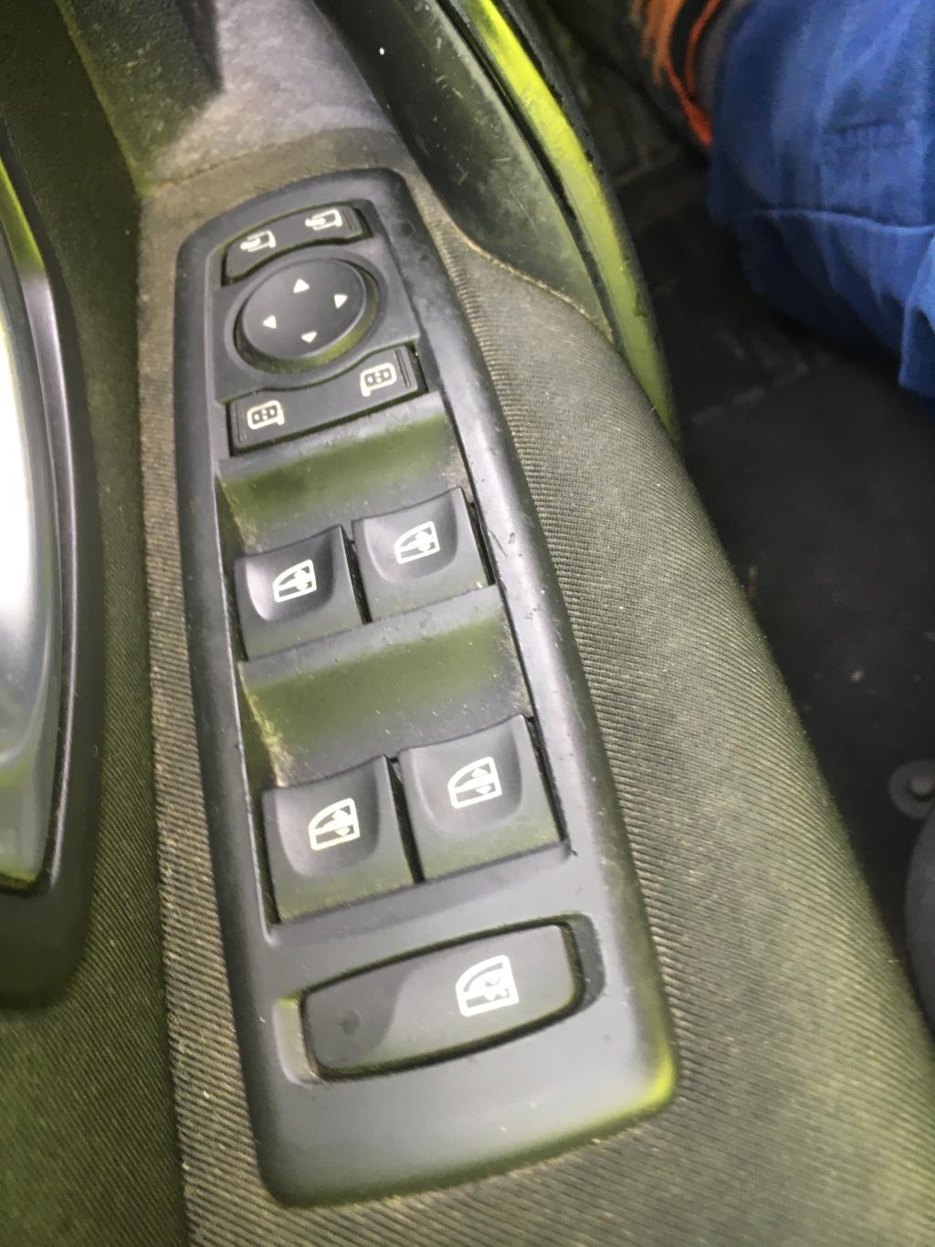 Interruttore lavacristalli anteriore sinistro RENAULT LAGUNA 3 PHASE 1 BREAK Diésel - 1