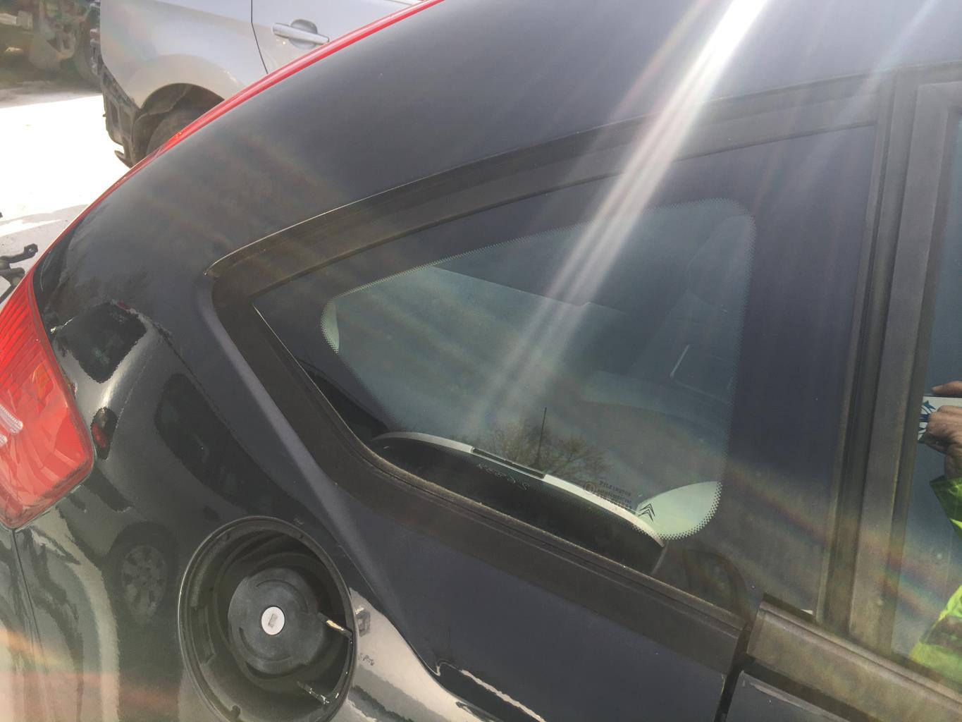 Custode arriere droit CITROEN C4 1 PHASE 1 Diesel - 1