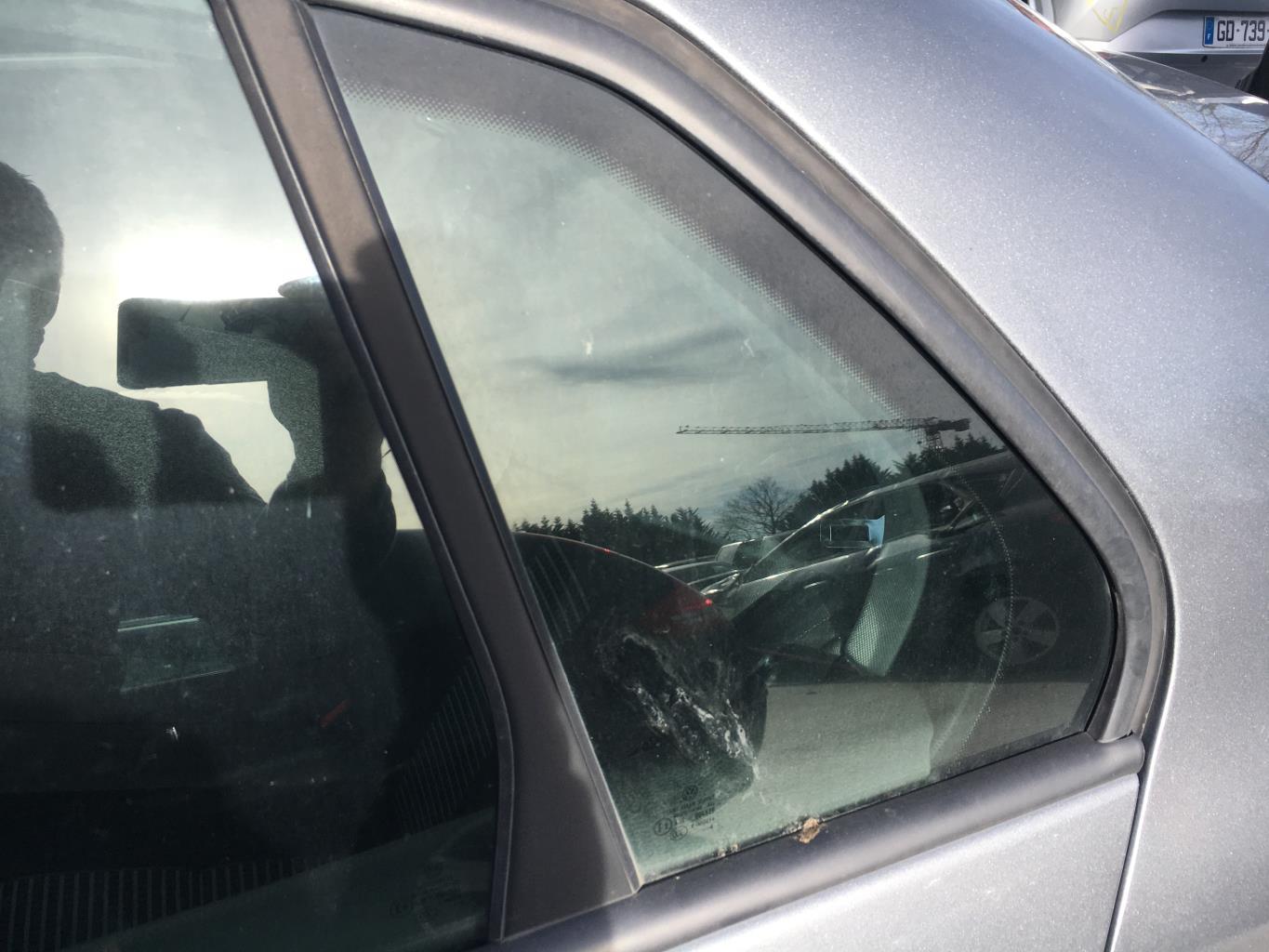 Ventanilla triangular trasera izquierda (puerta) VOLKSWAGEN JETTA 3 Diésel - 1