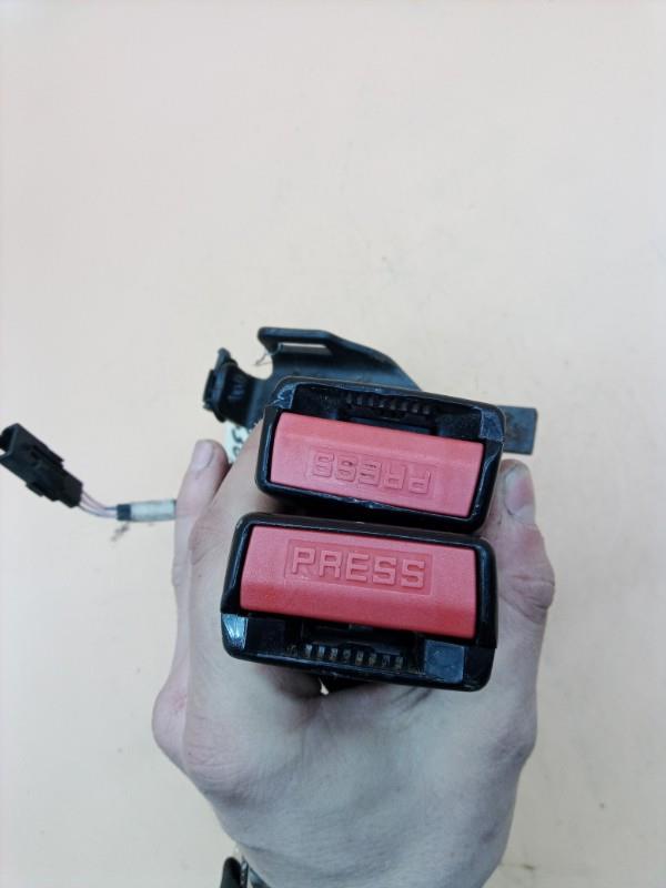 Aggancio cintura sicurezza posteriore sinistro RENAULT LAGUNA 3 PHASE 2 Diésel - 1