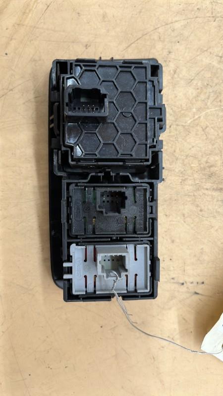 Commande de reglage hauteur de phare RENAULT MEGANE 3 PHASE 3 Essence - 1