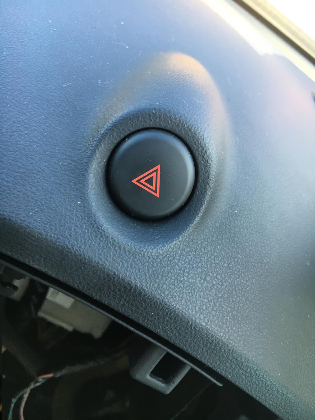 Bouton de warning NISSAN JUKE 1 PHASE 1 Diesel - 1