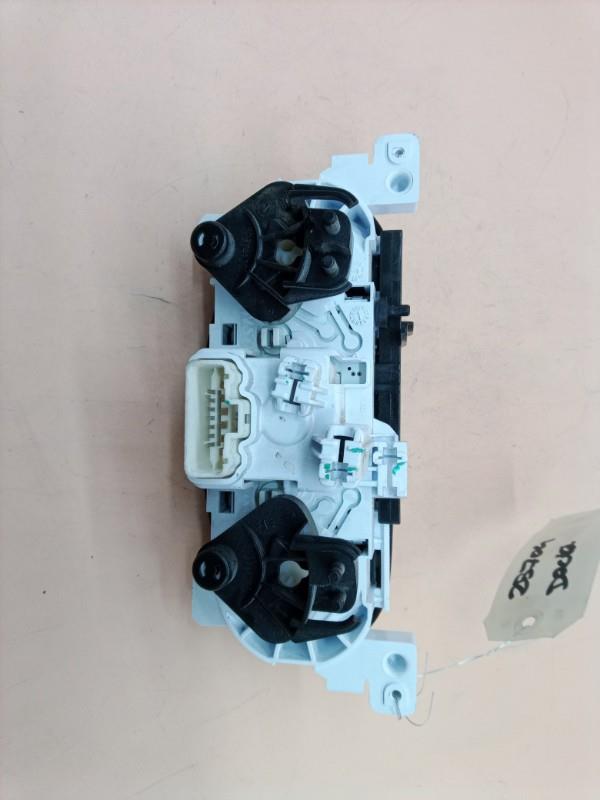 Commande chauffage DACIA SANDERO 2 PHASE 2 Essence - 1