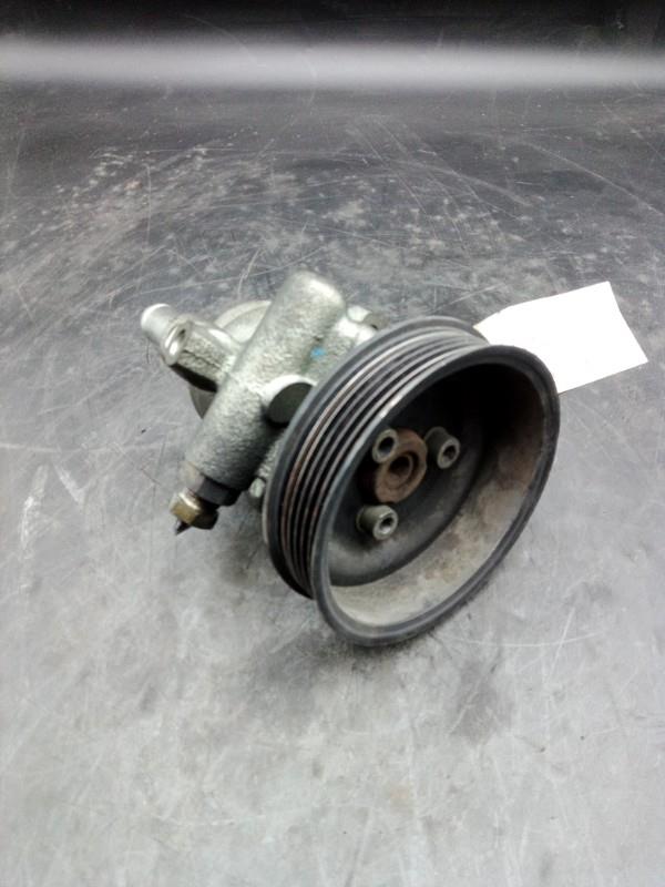 Pompe de direction VOLKSWAGEN POLO 3 PHASE 2 Essence - 1