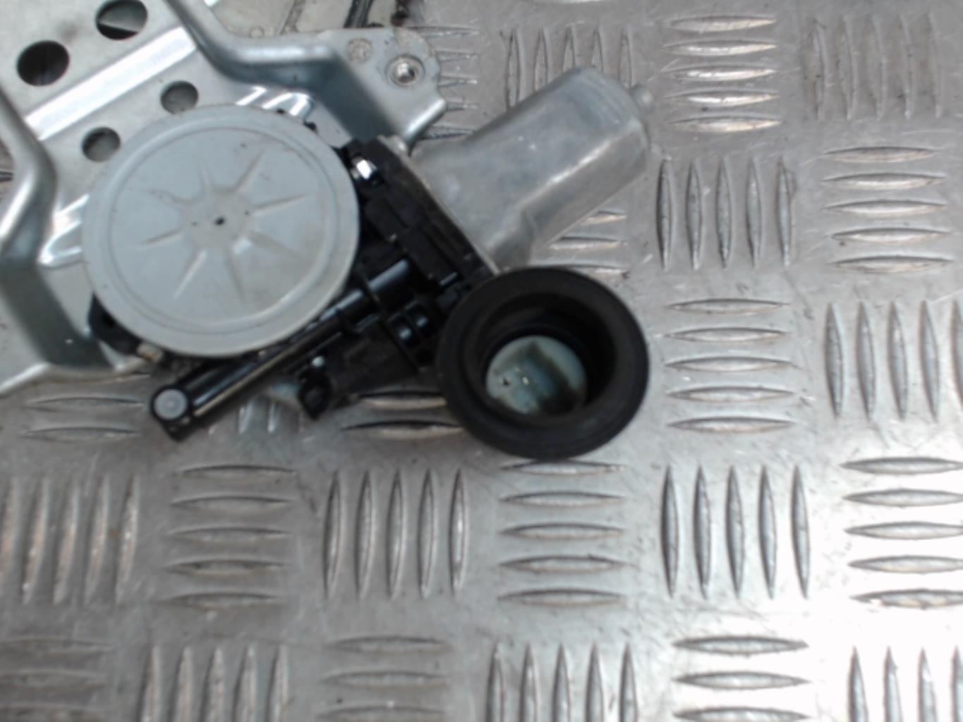 Alzacristalli elettrico anteriore sinistro SUZUKI SWIFT 3  - 1