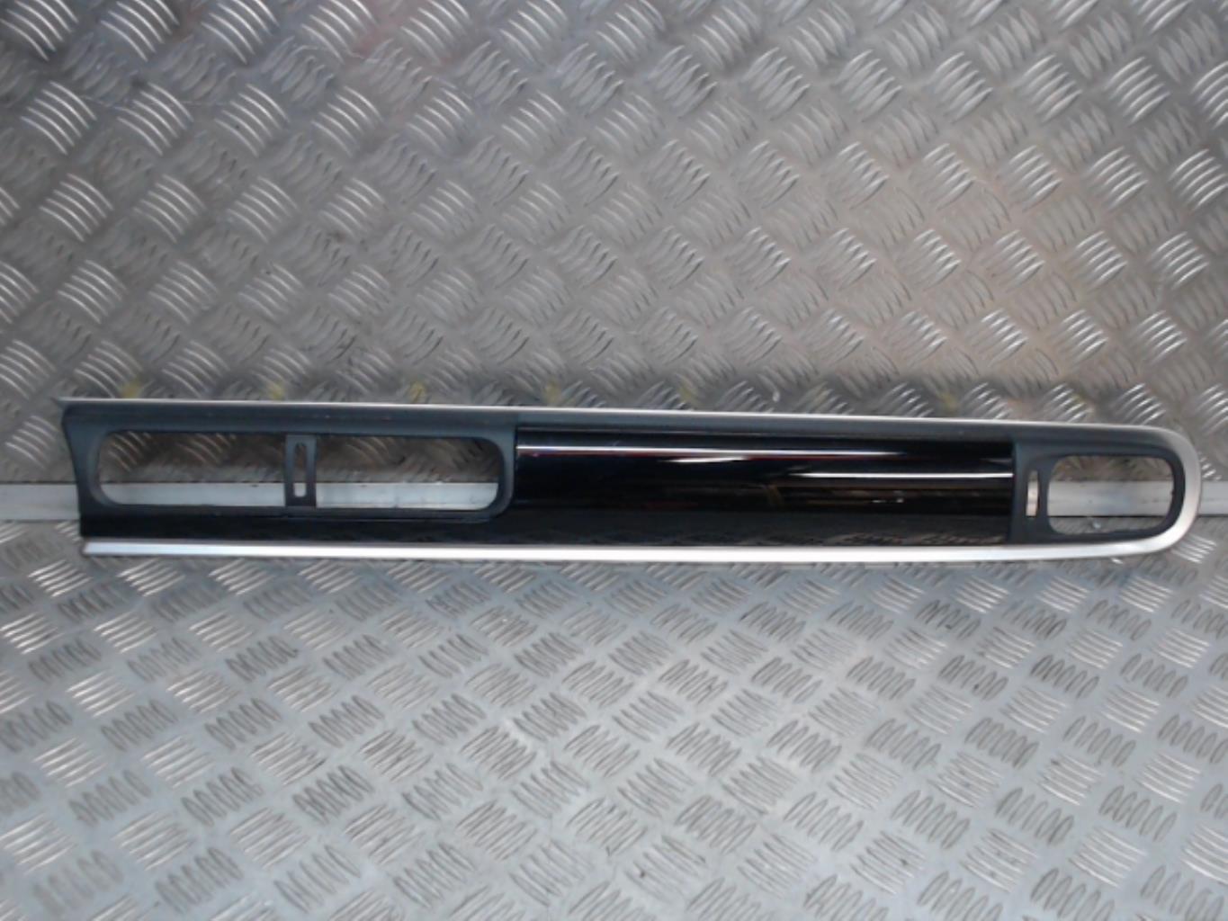 Console central (interieur plastique) CITROEN C3 3 PHASE 1 Essence - 1
