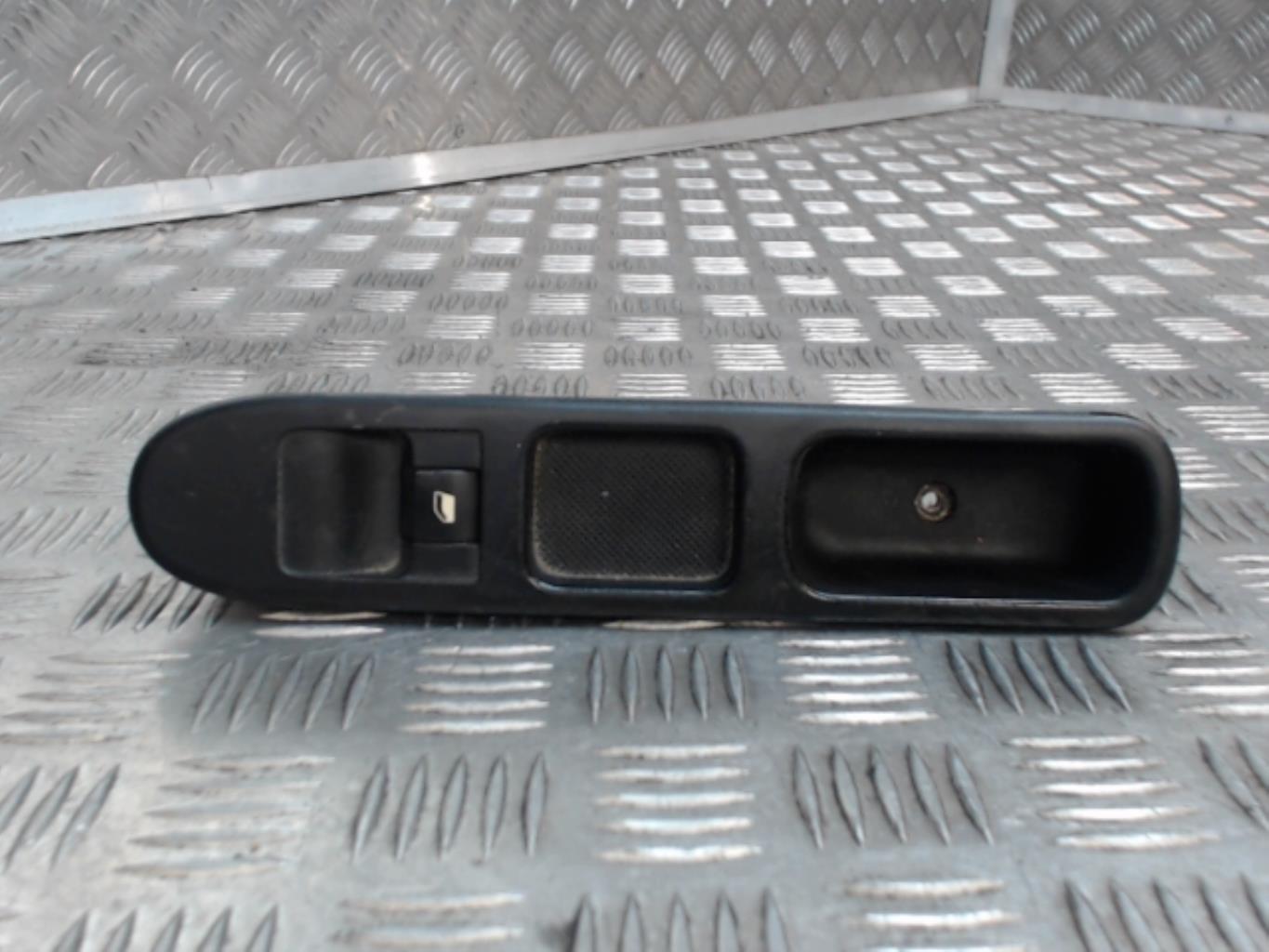 Interruttore lavacristalli anteriore destro PEUGEOT 307 PHASE 1 Diésel - 1