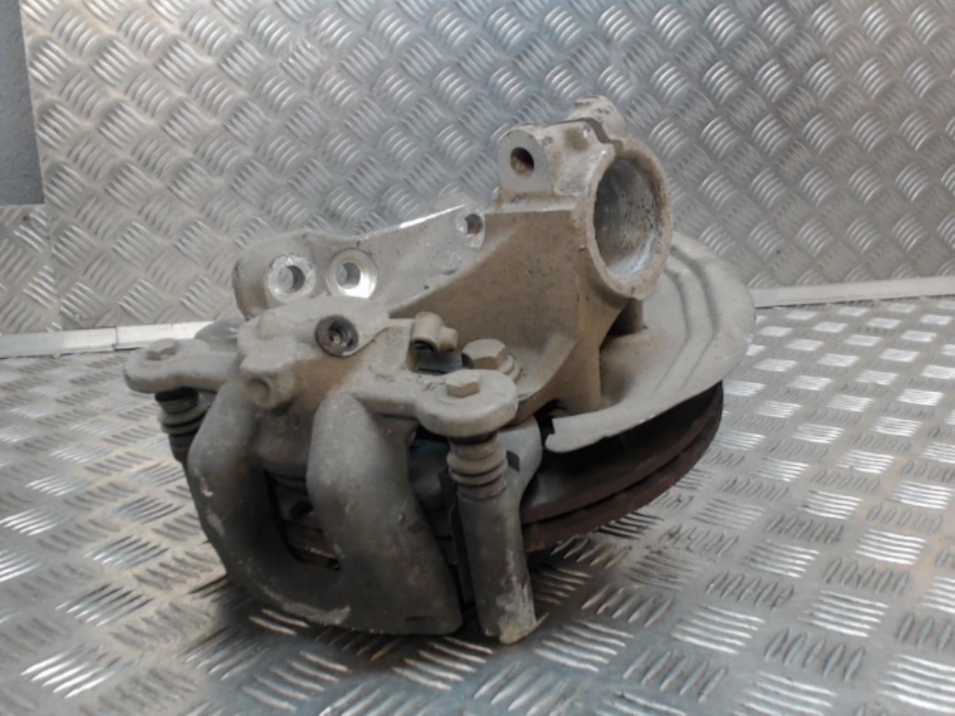Mozzo anteriore sinistro BMW SERIE 1 E87 PHASE 2 Diésel - 1