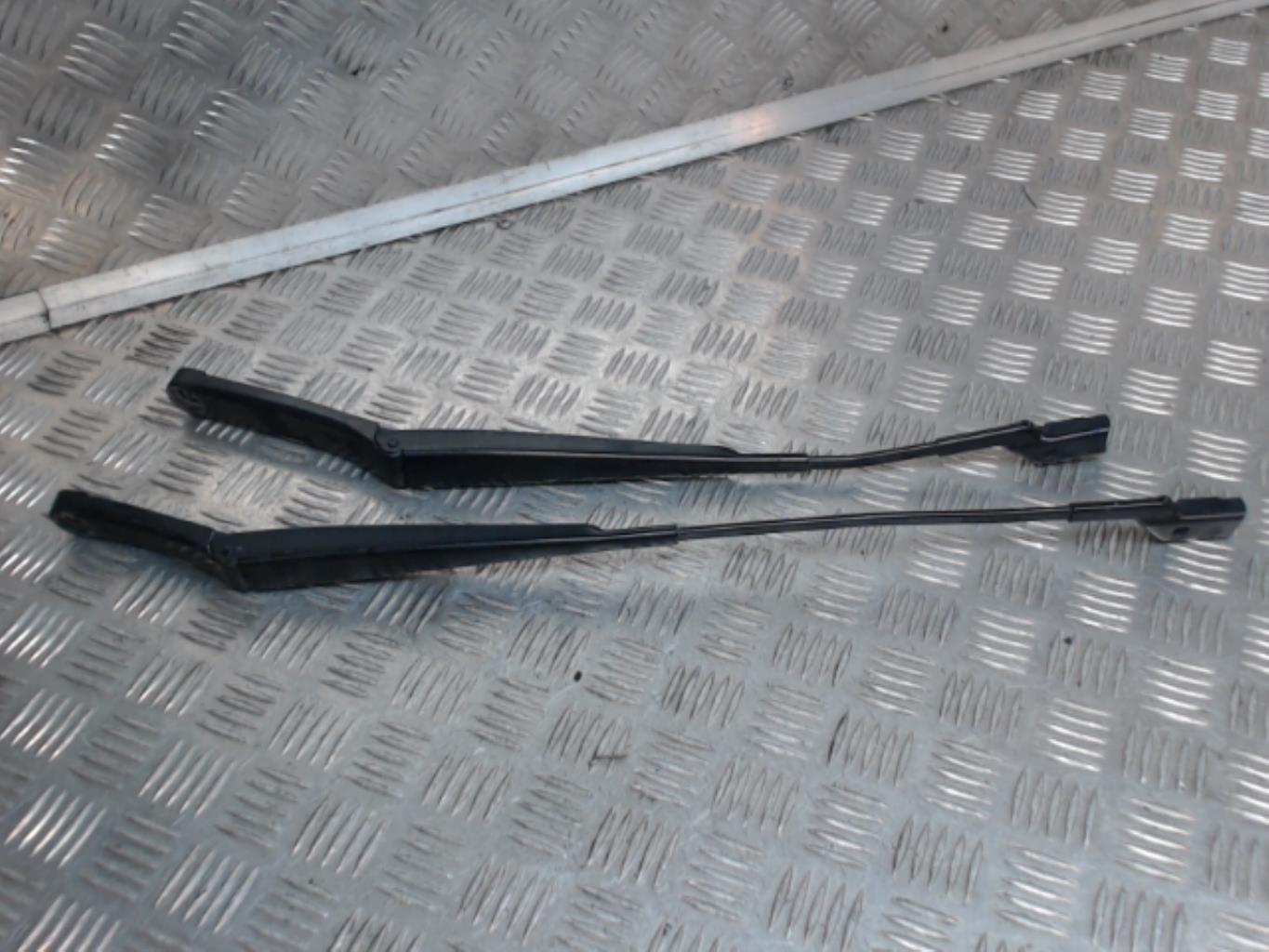 Braccio tergicristallo anteriore VOLKSWAGEN PASSAT 6 BREAK Diésel - 1