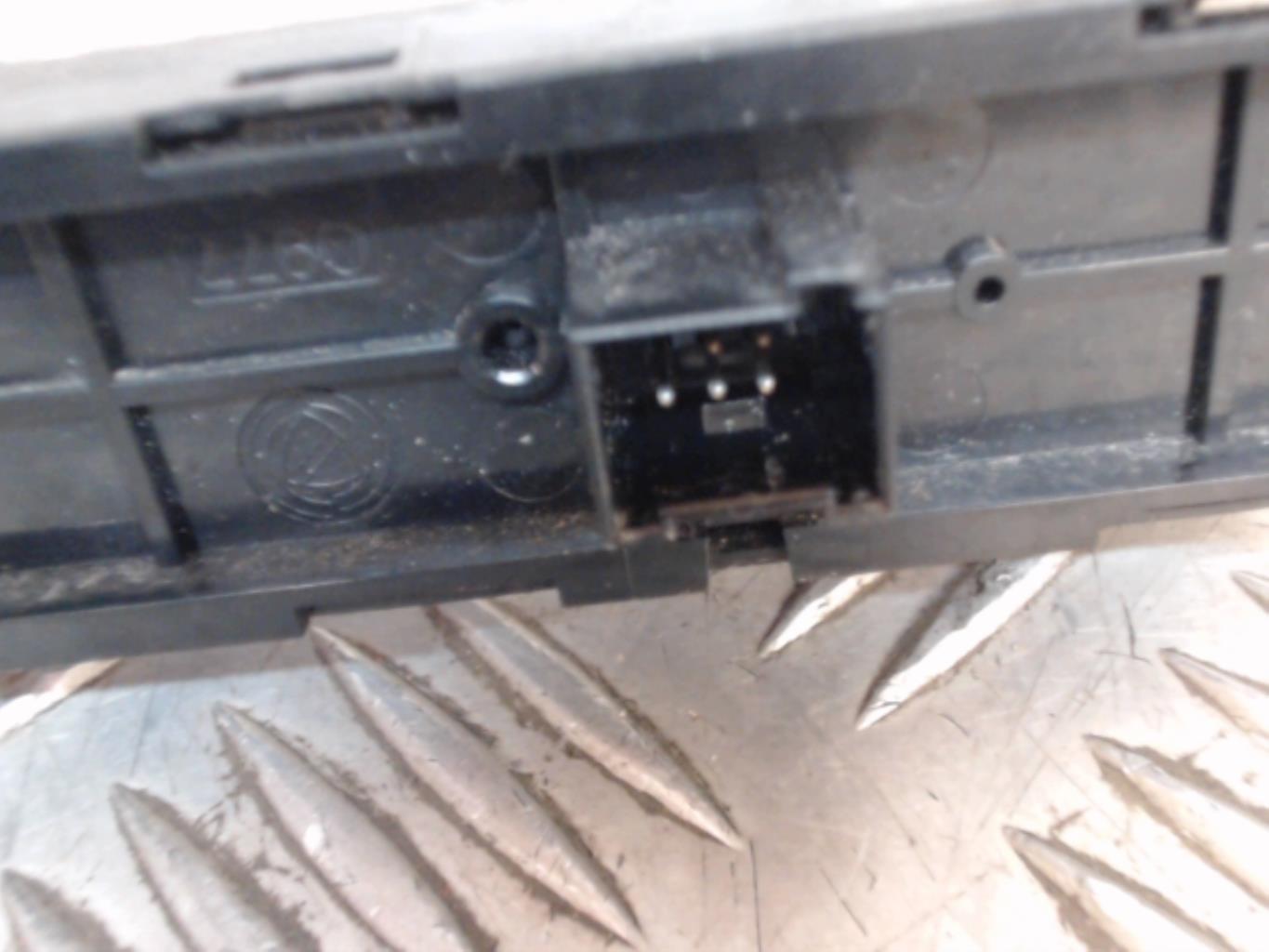 Bouton de warning FIAT 500 2 PHASE 2  - 1
