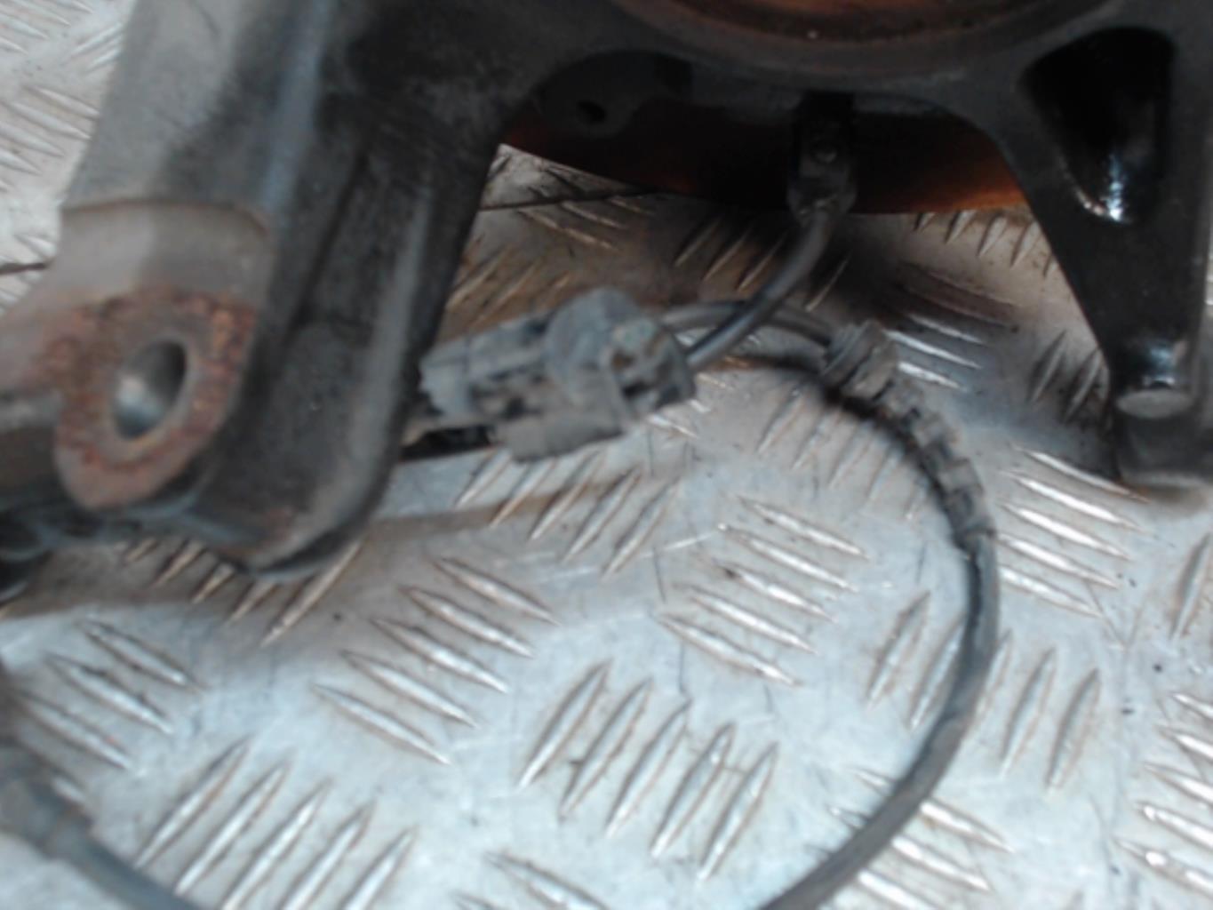 Mozzo anteriore sinistro FORD FIESTA 4 PHASE 1 Gasolina - 1