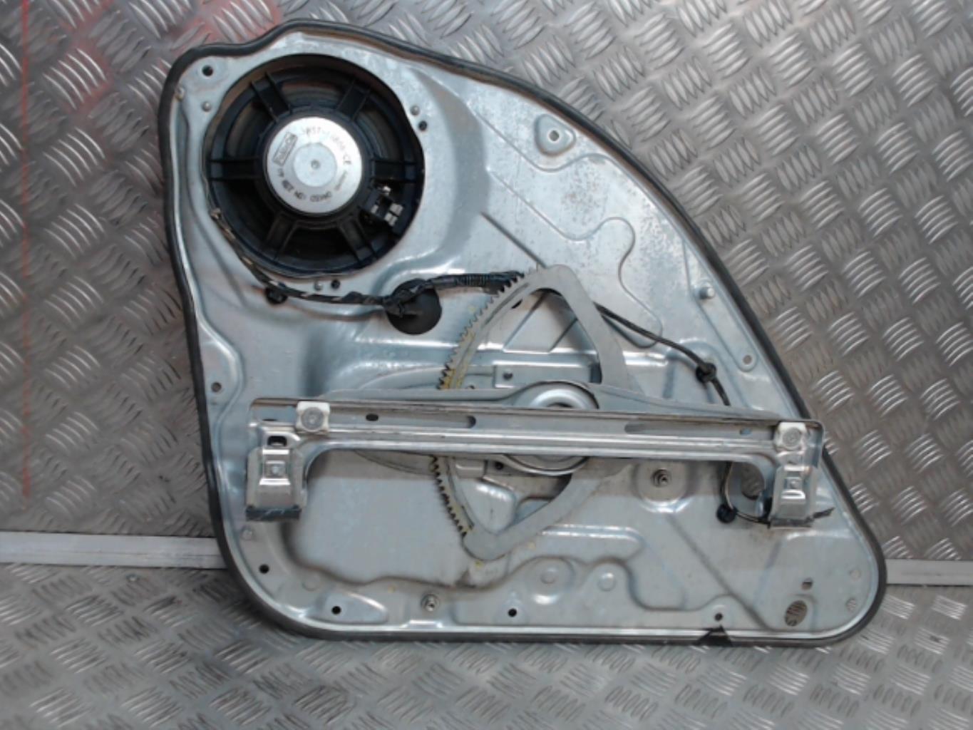Alzacristalli manuale posteriore destro FORD FOCUS 2 PHASE 2 Diésel - 1