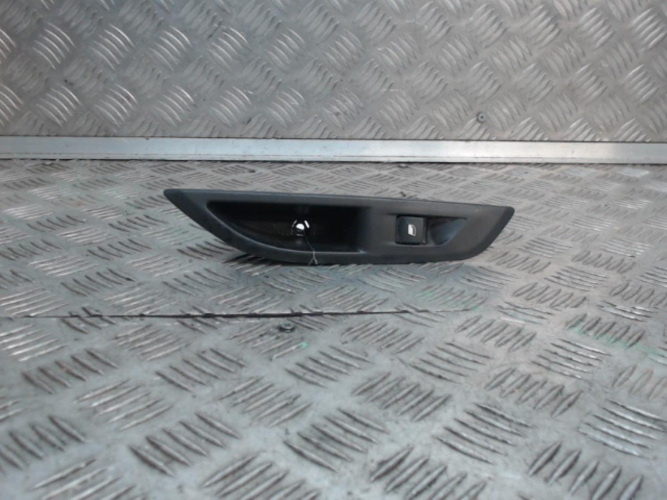 Interruttore lavacristalli posteriore sinistro PEUGEOT 208 1  - 1