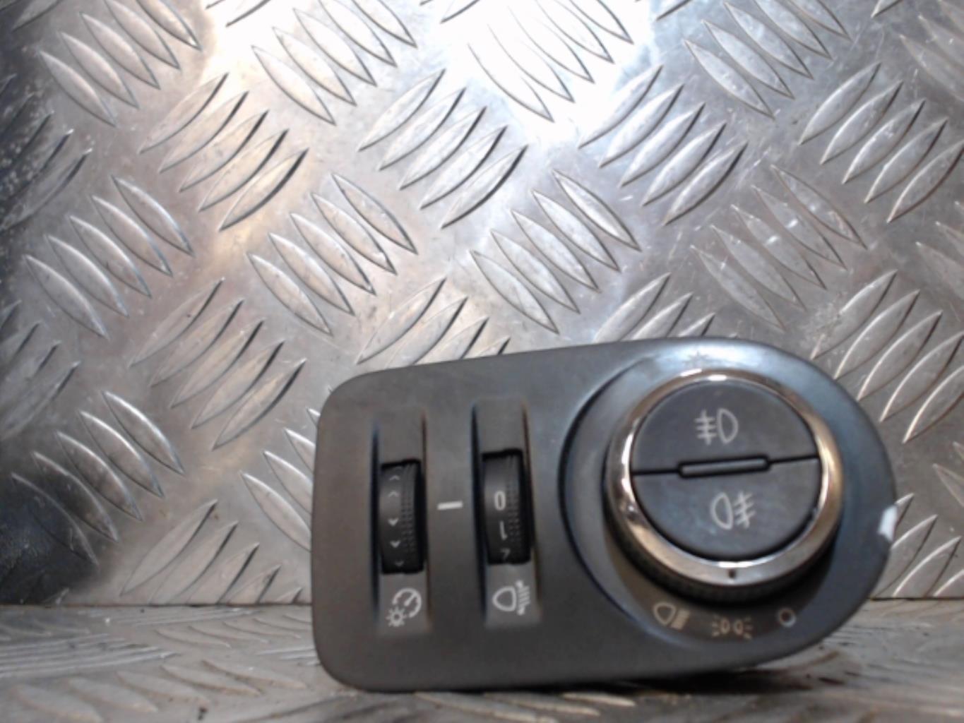 Commande de phare OPEL CORSA D PHASE 2 Essence - 1