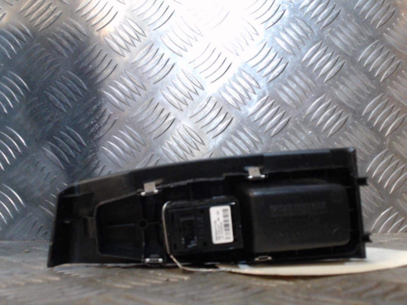 Interruttore lavacristalli posteriore destro BMW SERIE 2 F46 GRAN TOURER PHASE 1 Diésel - 1