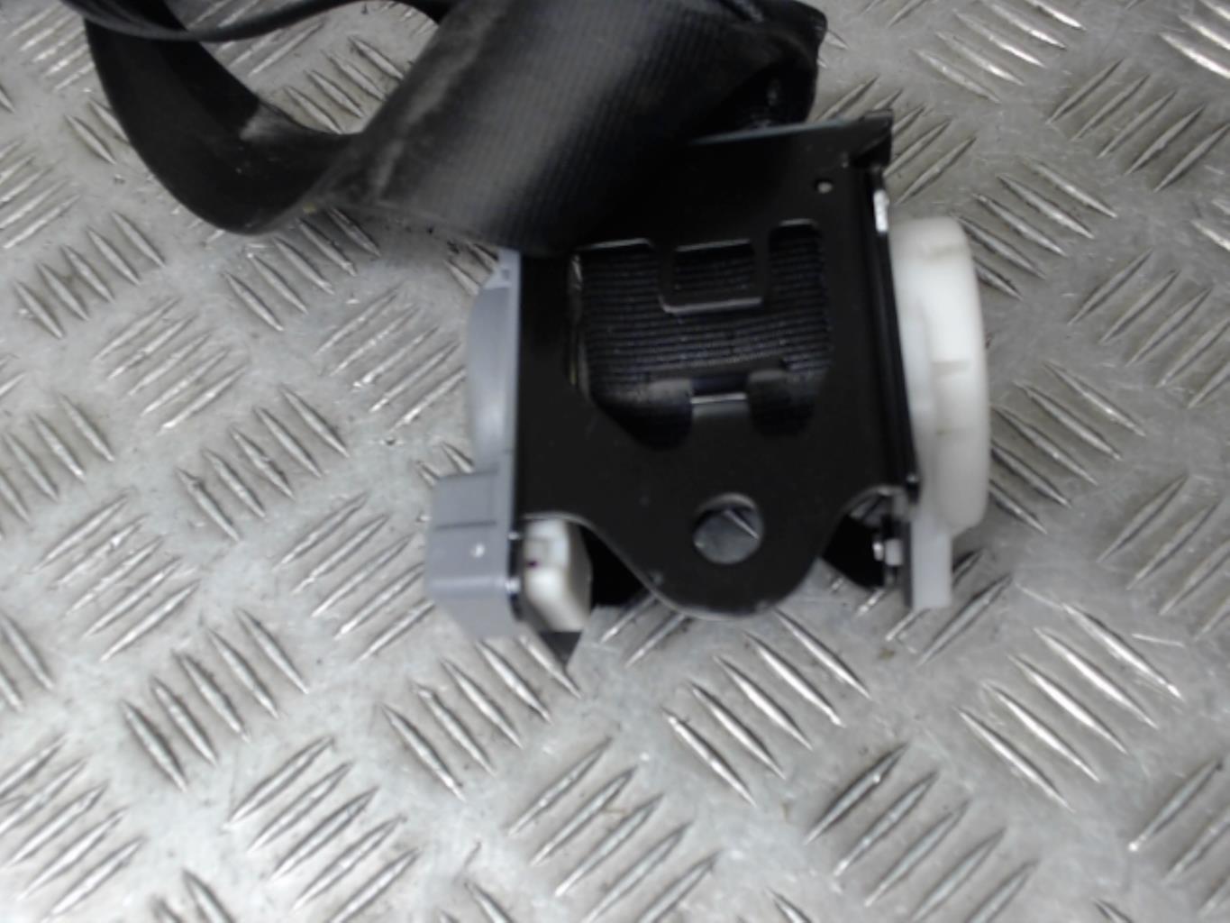 Ceinture arriere droit AUDI A1 1 PHASE 1 Essence - 1