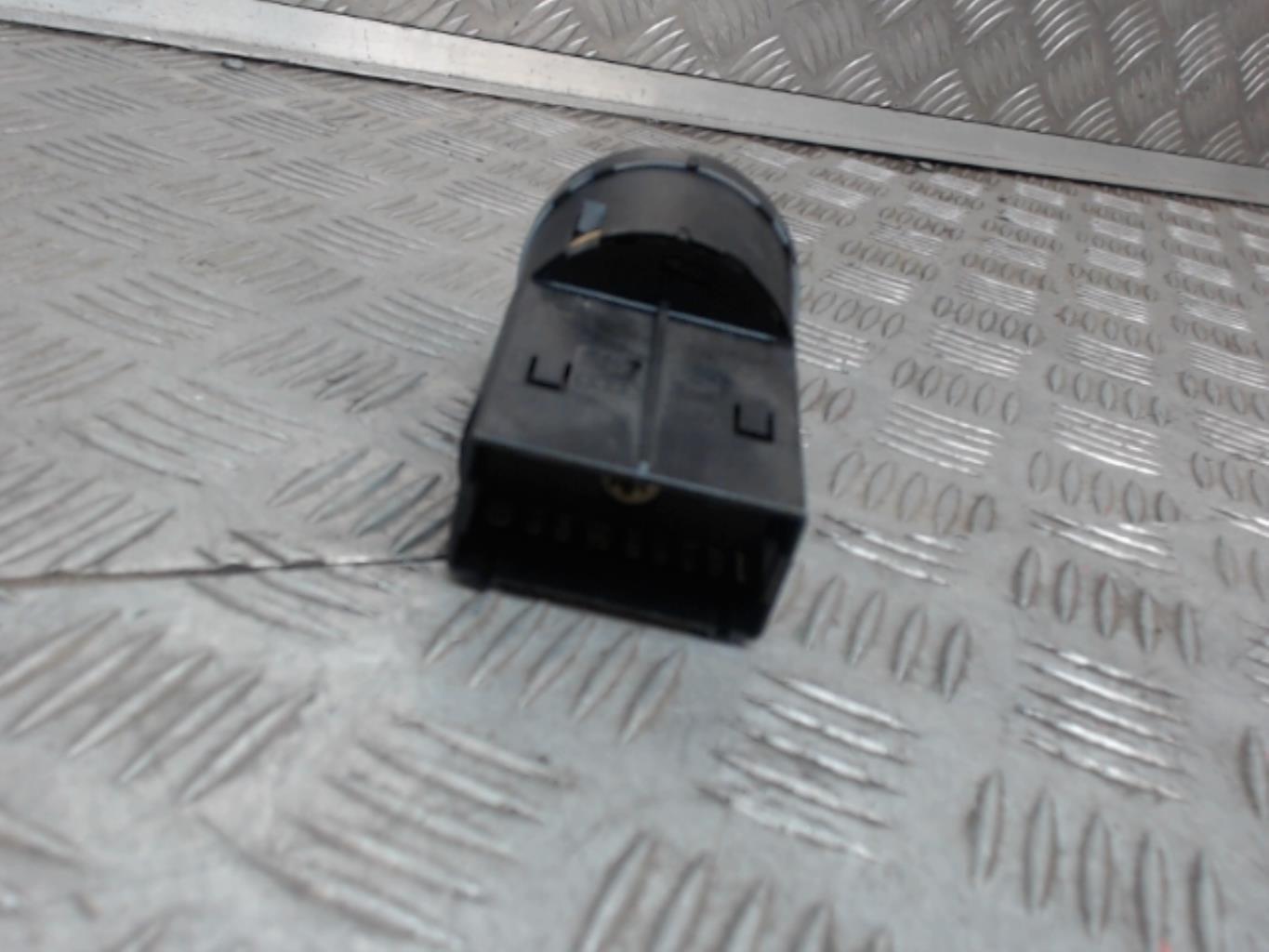 Commande de phare VOLKSWAGEN POLO 4 PHASE 1 Essence - 1