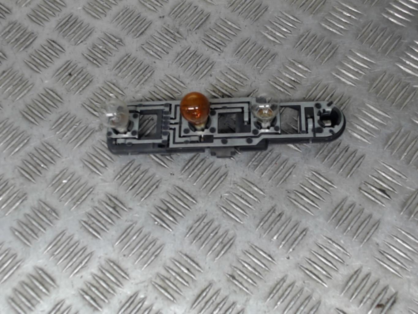 Base portalampade fanale posteriore destro MERCEDES CLASSE A 168 PHASE 2 Diésel - 1