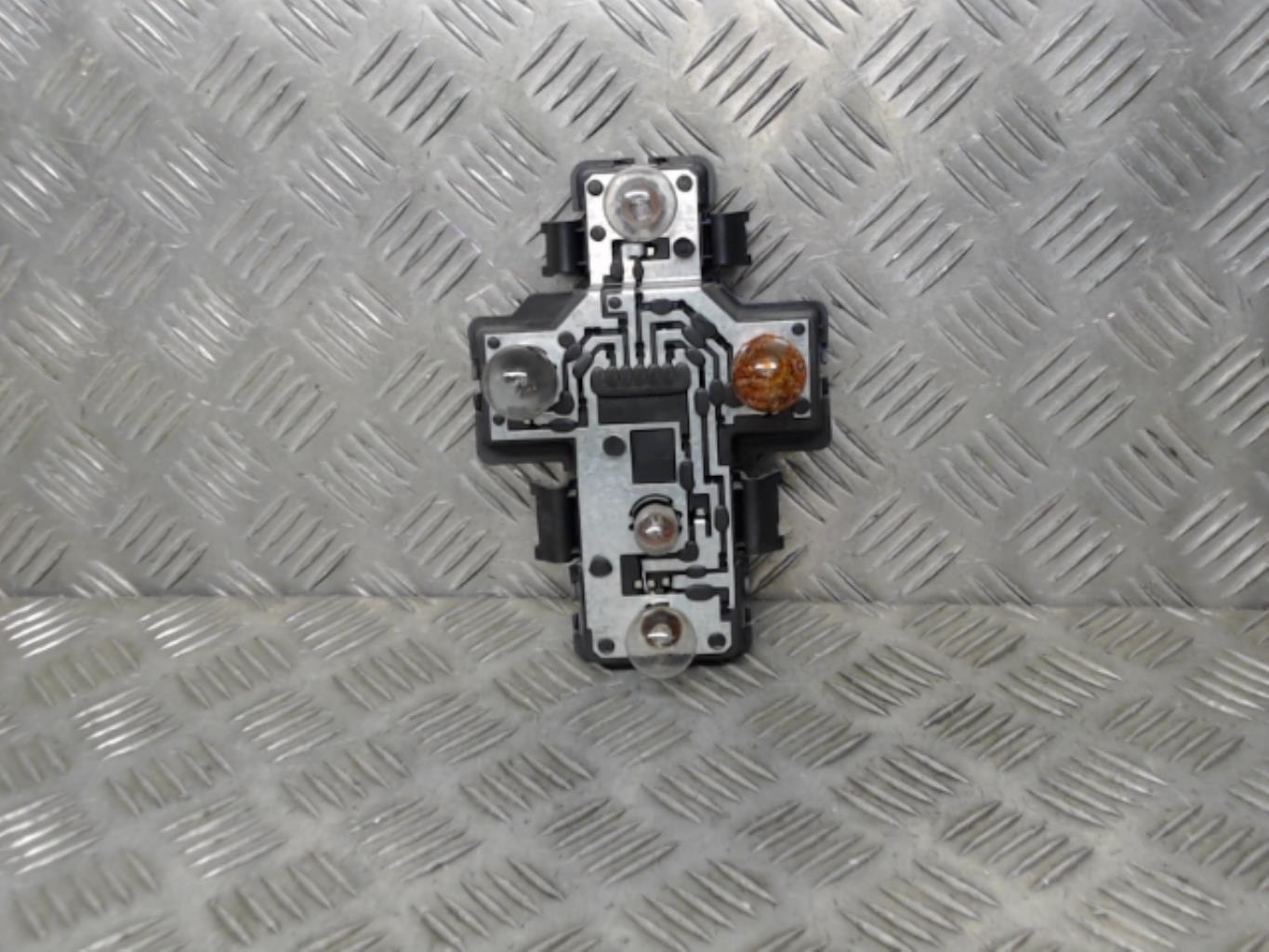 Base portalampade fanale posteriore destro SKODA FELICIA PHASE 2 Gasolina - 1