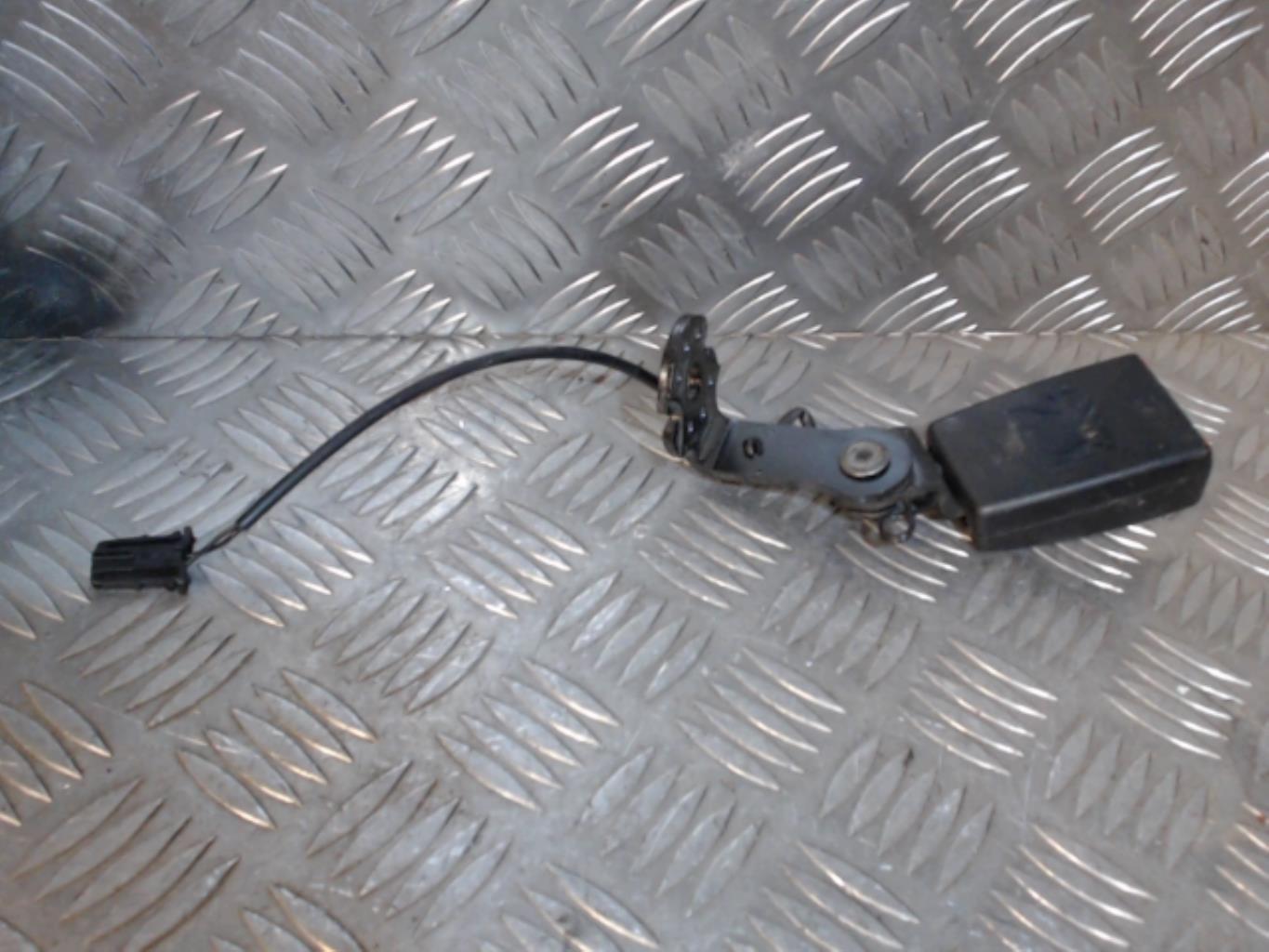 Aggancio cintura sicurezza posteriore destro AUDI A1 1 PHASE 1  - 1