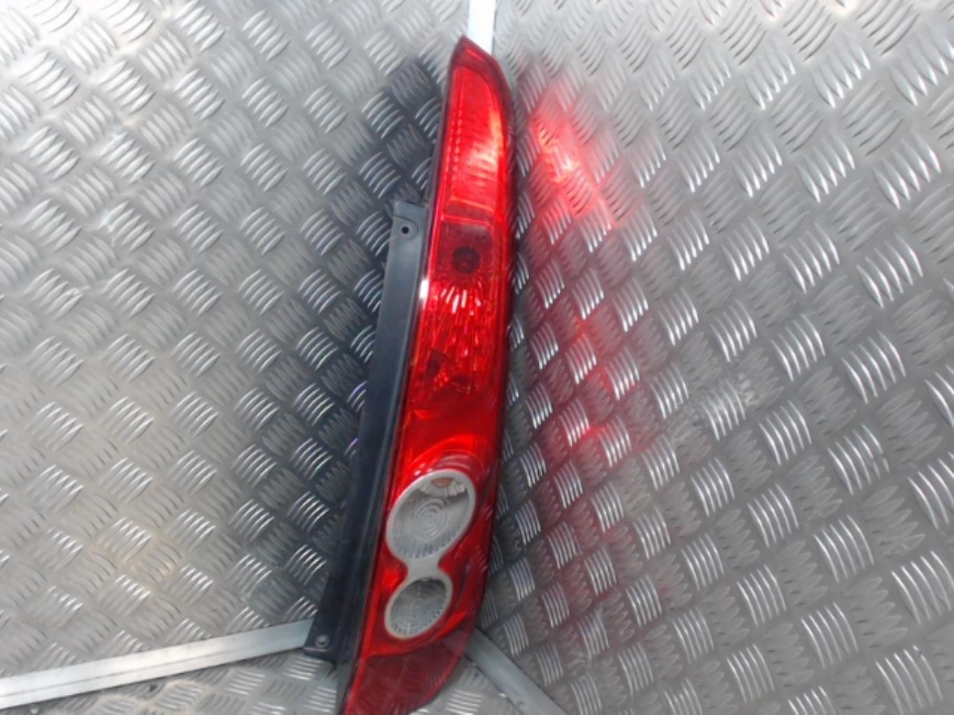 Fanale posteriore principale destro (luci) FORD FIESTA 5 PHASE 2  - 1