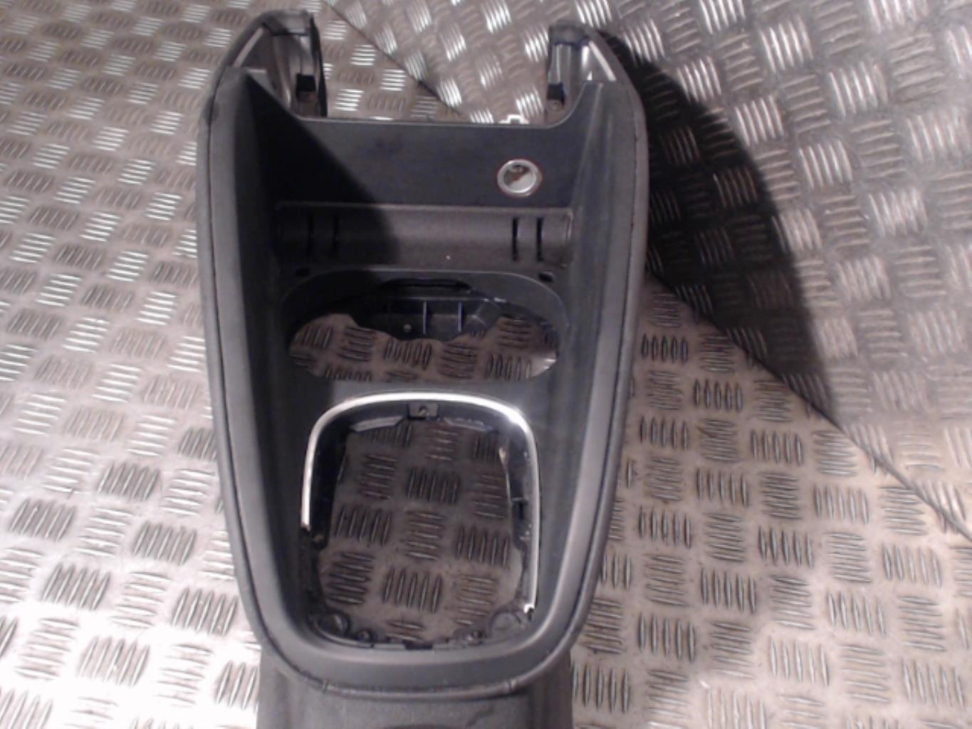 Console central (interieur plastique) AUDI A1 1  - 1