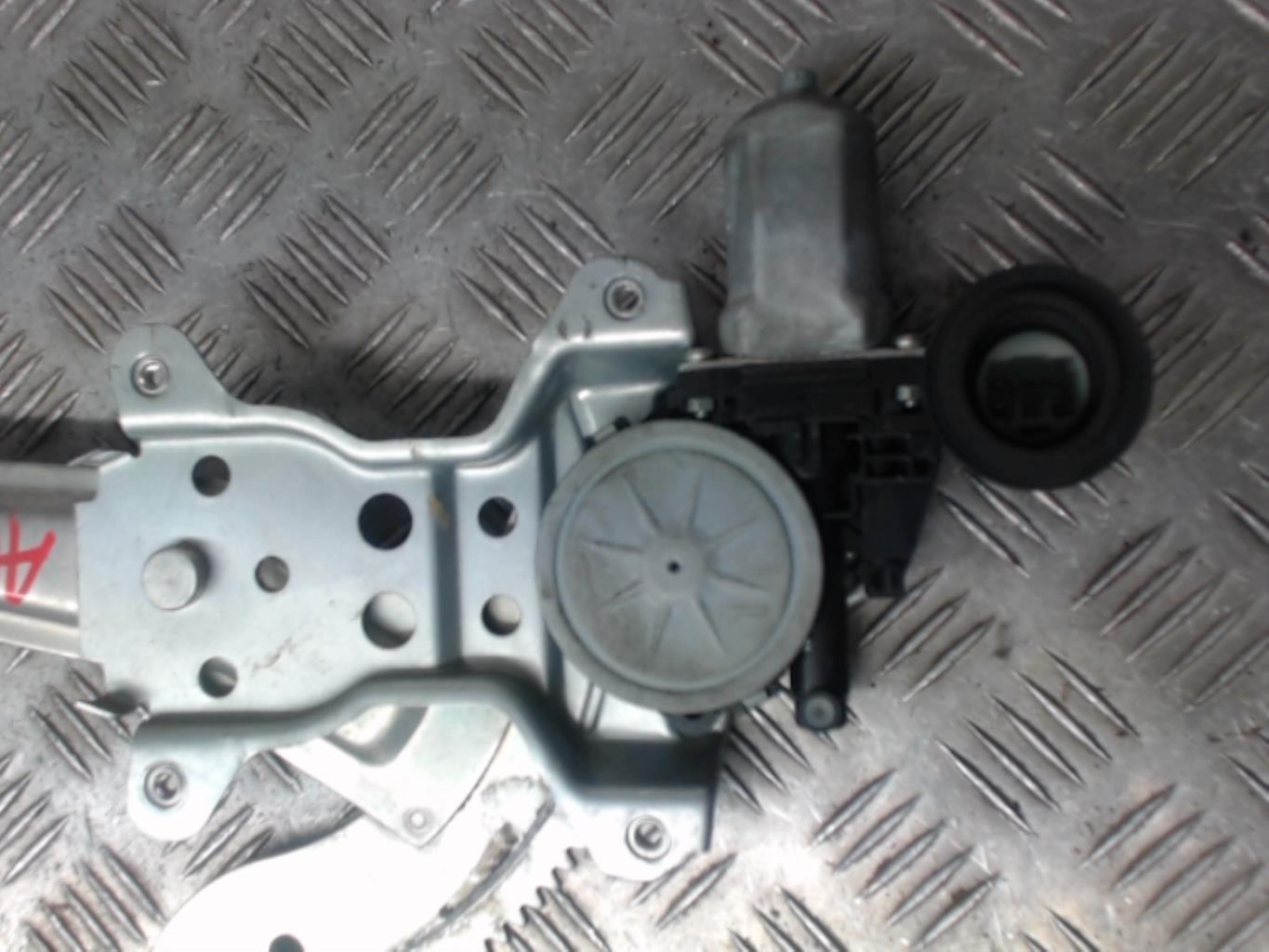 Alzacristalli elettrico anteriore sinistro TOYOTA YARIS 2 PHASE 1  - 1
