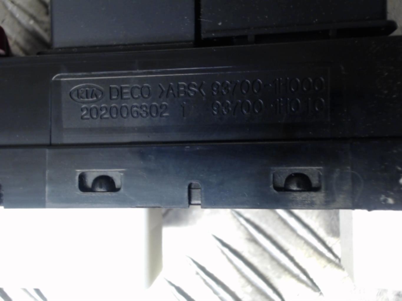 Bouton de warning KIA CEE-D 1 PHASE 1  - 1