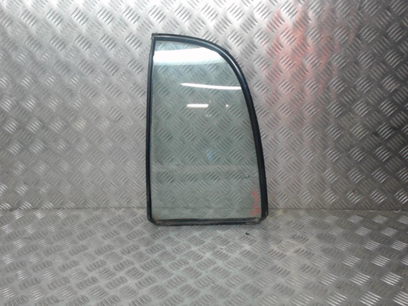Vetro laterale fisso posteriore sinistro (portiera) SUZUKI GRAND VITARA 1  - 1