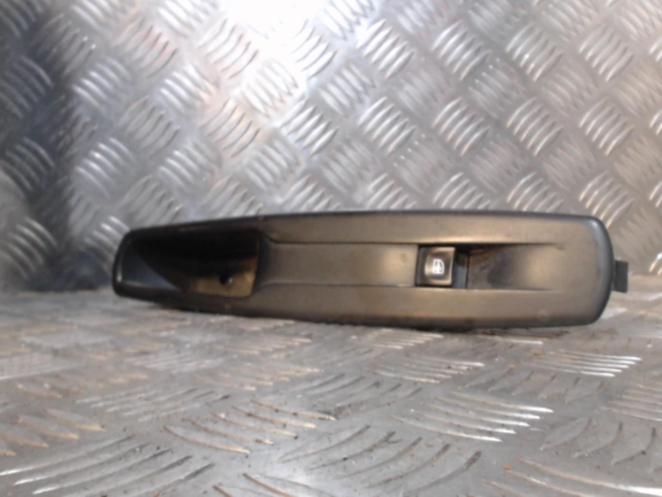 Interruttore lavacristalli anteriore destro RENAULT GRAND SCENIC 3 PHASE 1 Diésel - 1