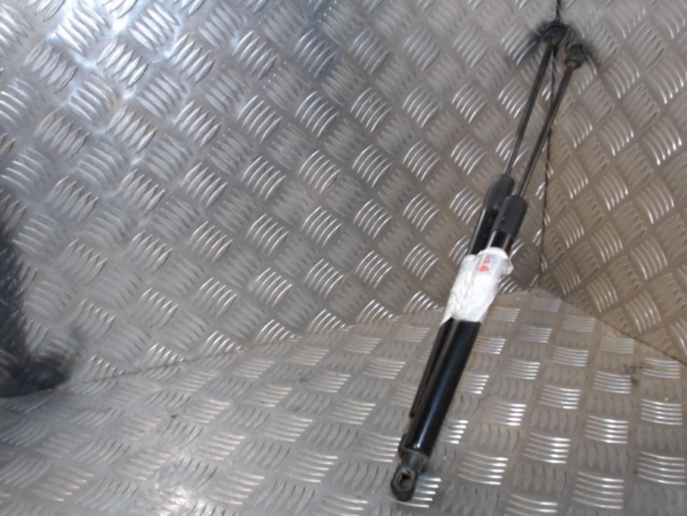Verin de coffre AUDI Q3 1  - 1