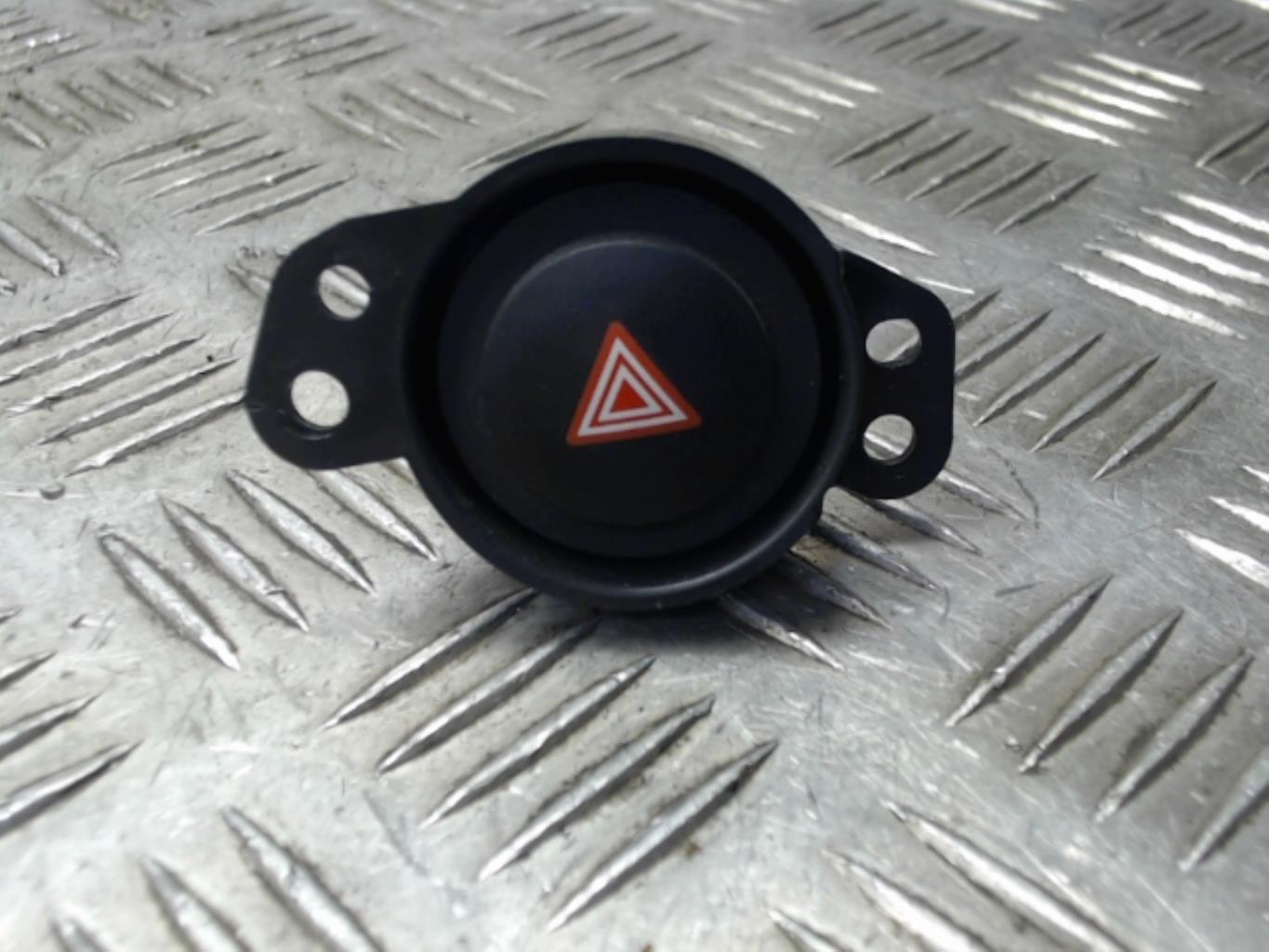 Bouton de warning PEUGEOT 108  - 1